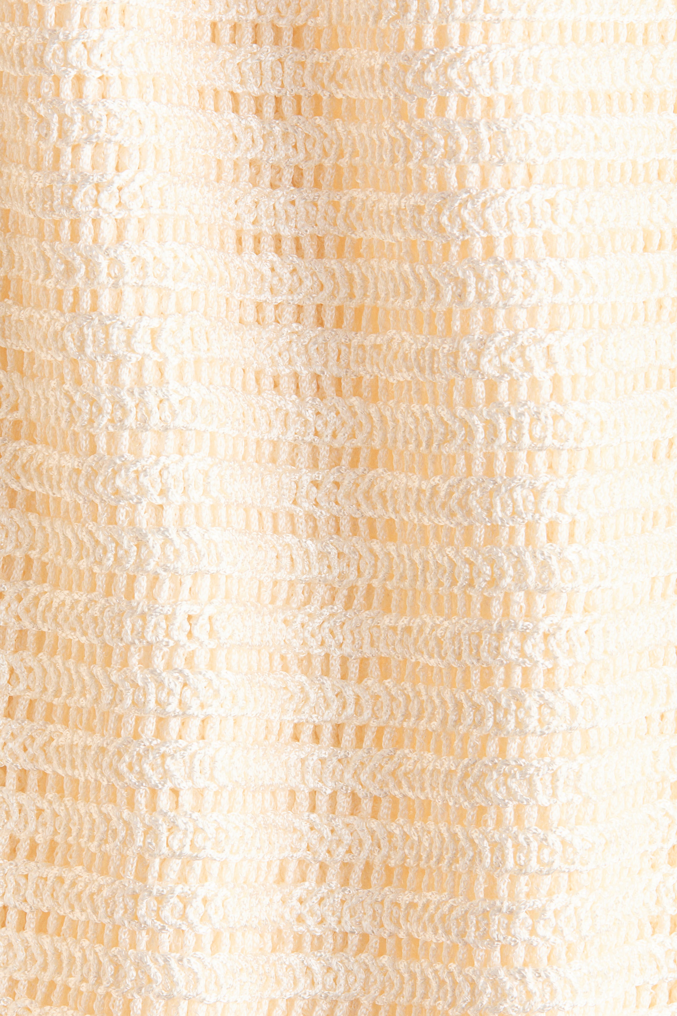 Haut d'aspect crocheté à encolure bateau