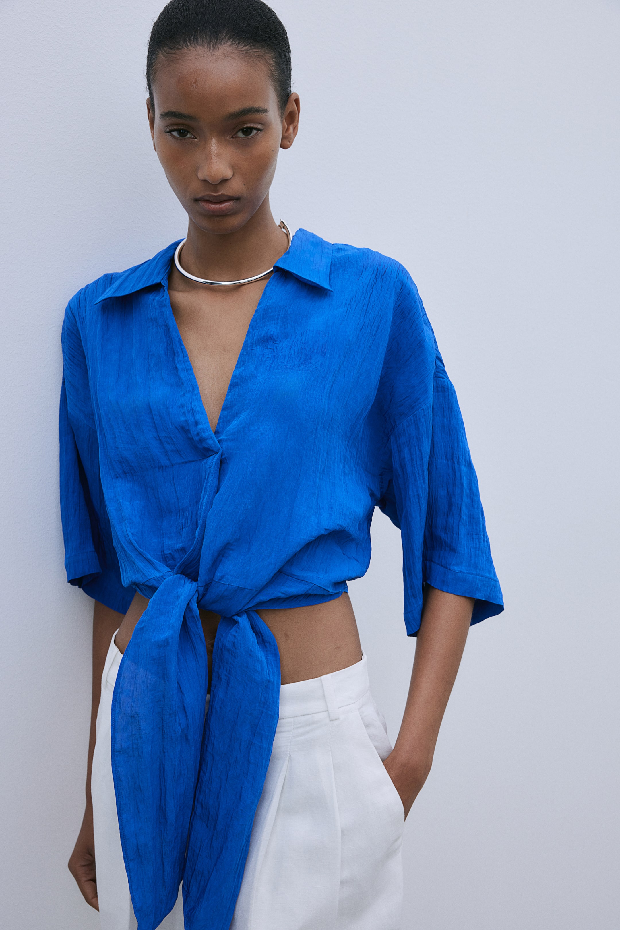 Blouse with Tie Detail - Bright blue - Ladies | H&M US