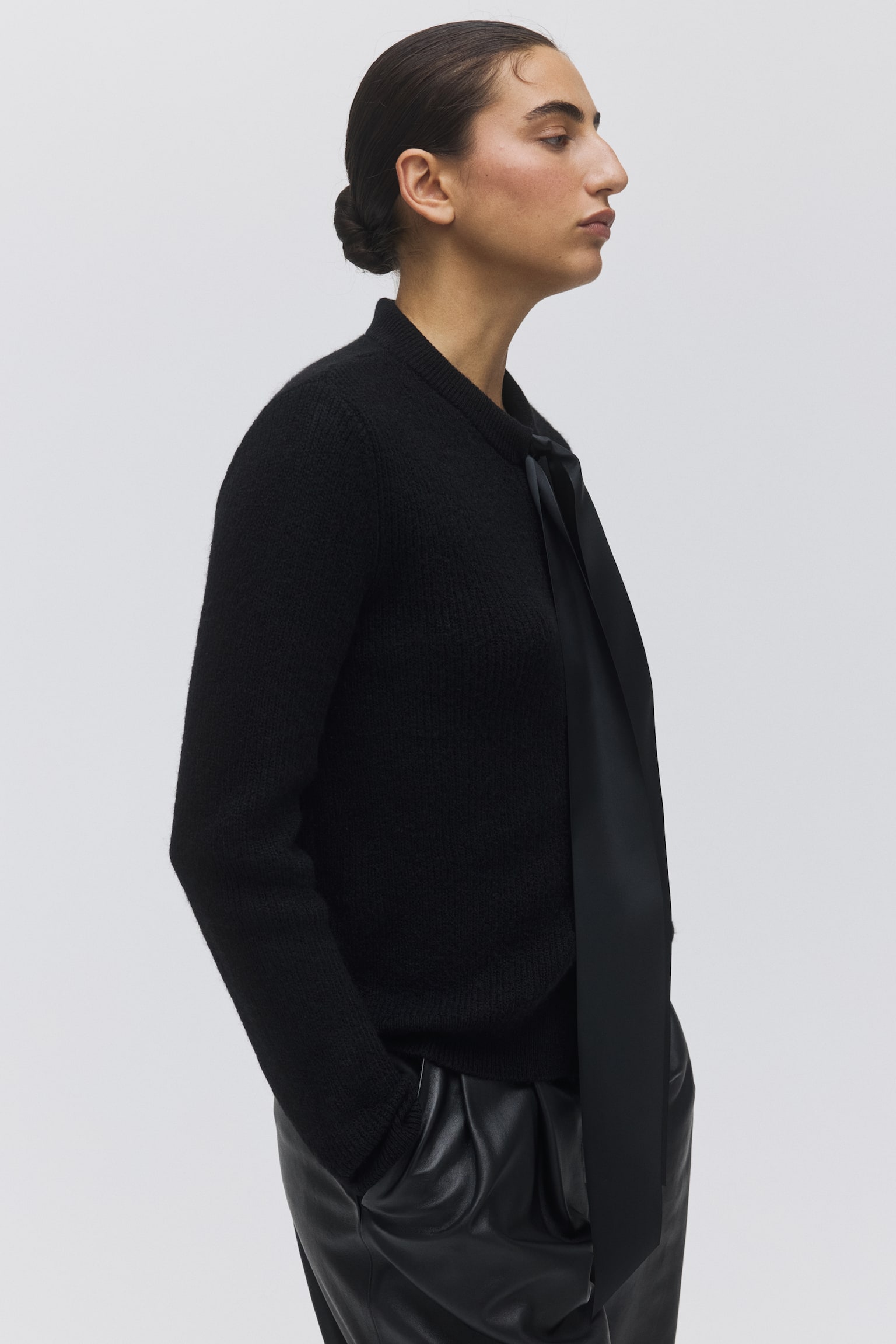 蝴蝶結飾開襟衫 - 黑色/奶油色 - 5