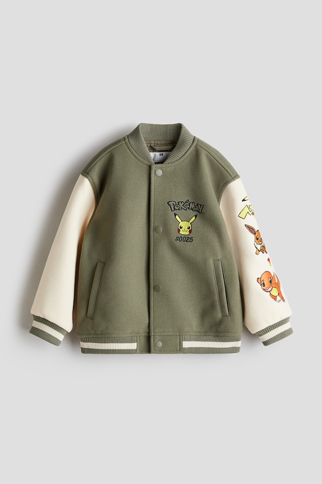 Chamarra de baseball con diseño - Verde caqui/Pokémon - 1