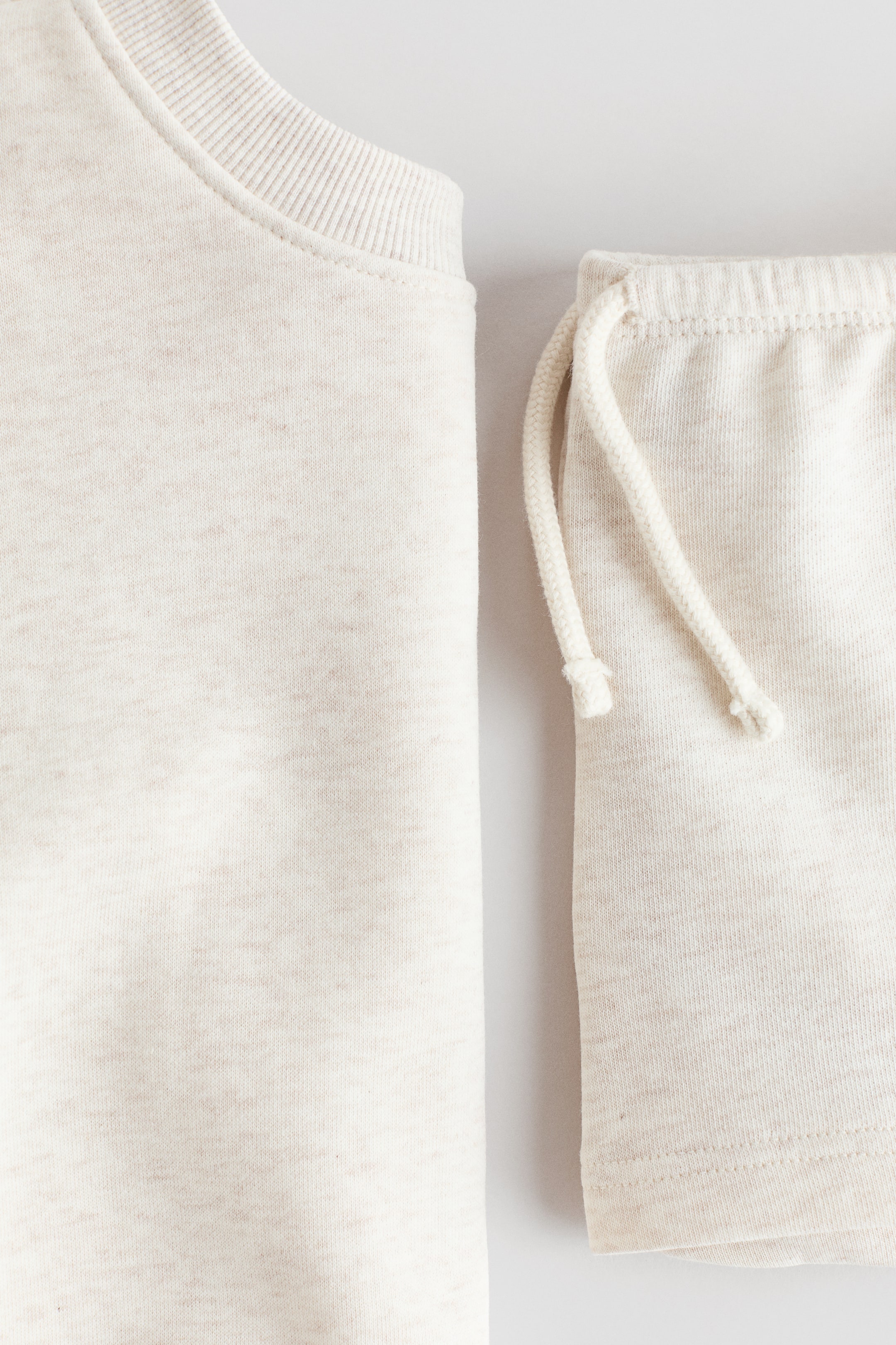 Детские топы H&M 2-Piece Sweatshirt and Sweatshorts Set — фото 2