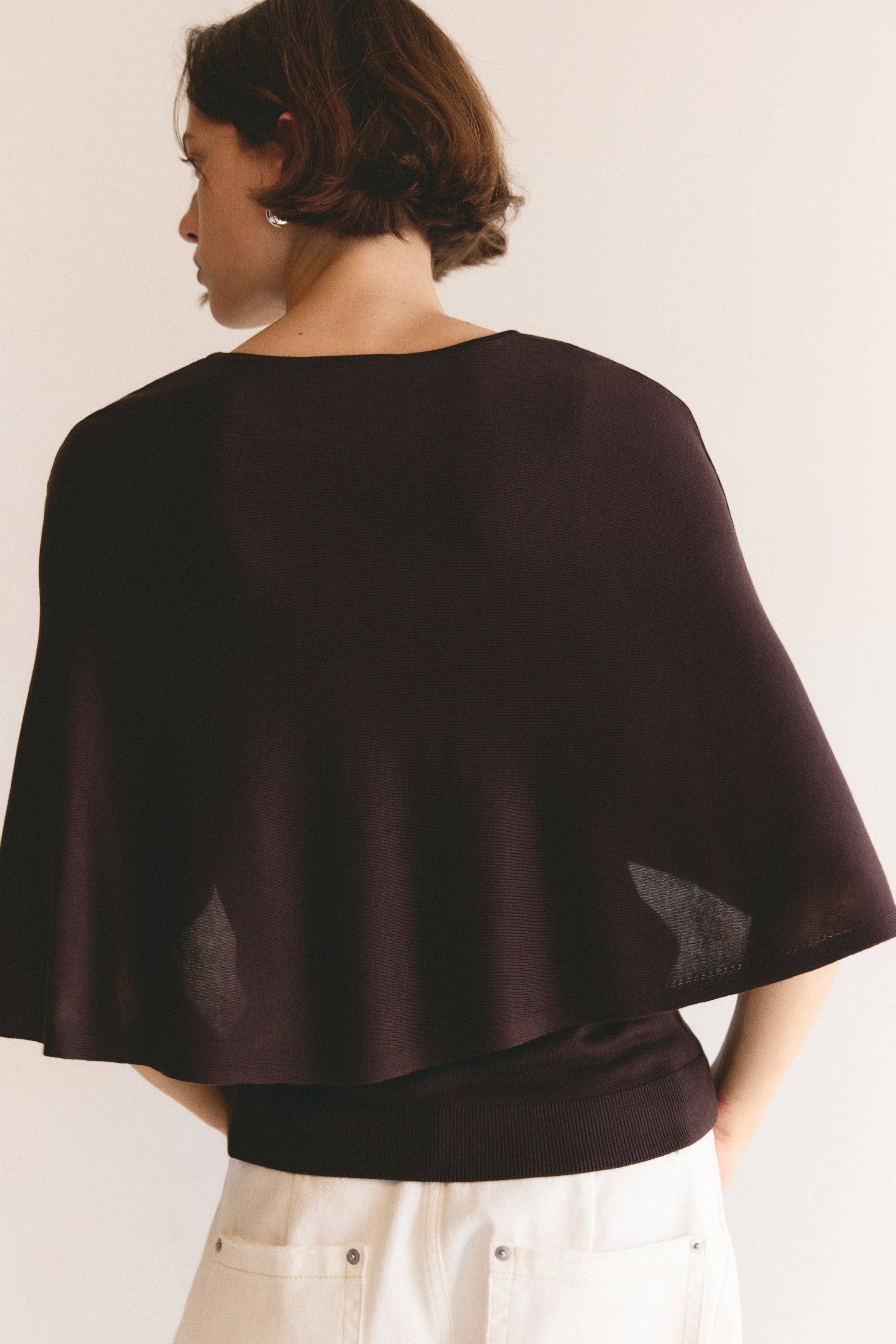 Fine-knit cape top