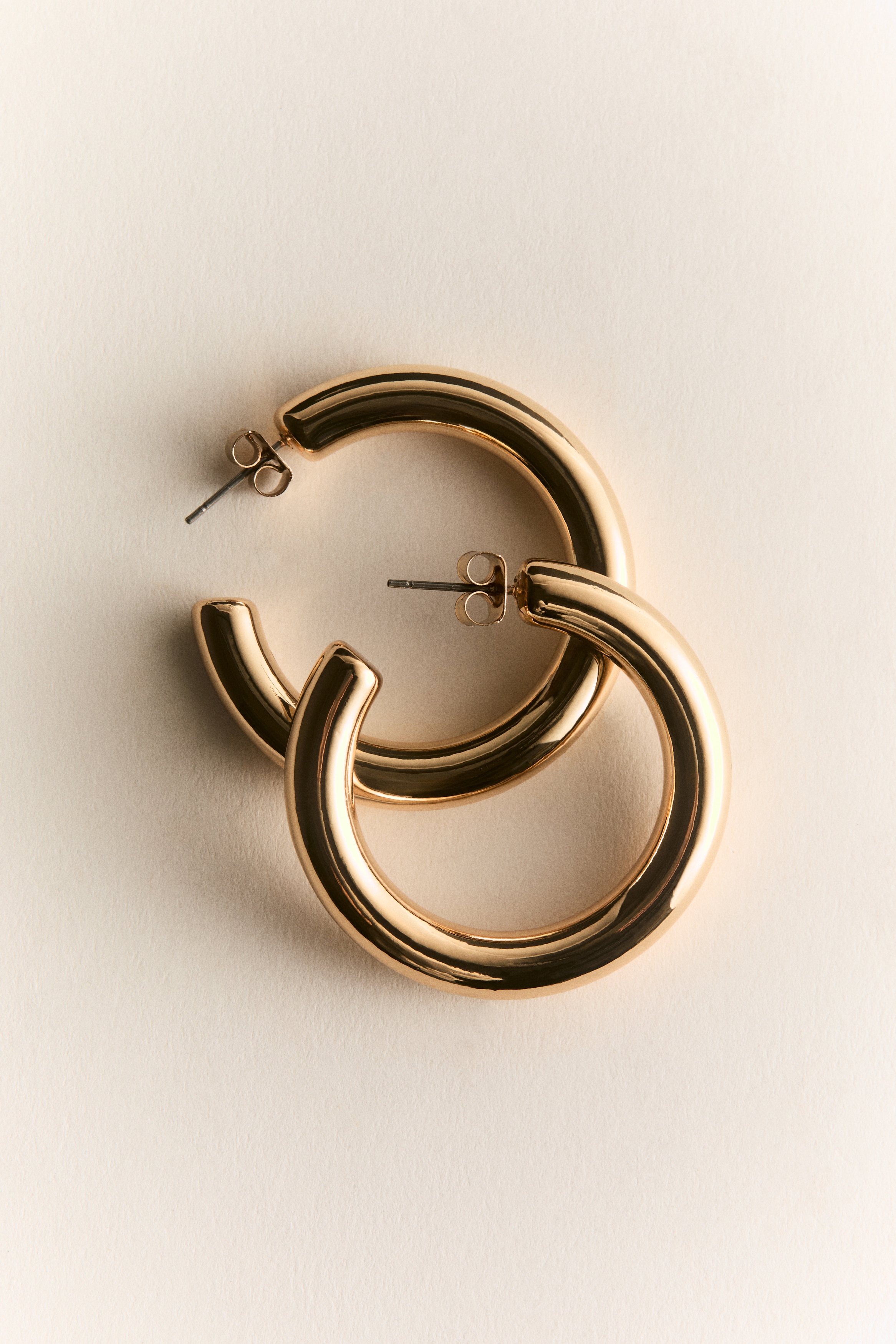 Hoop-Ohrringe - Goldfarben