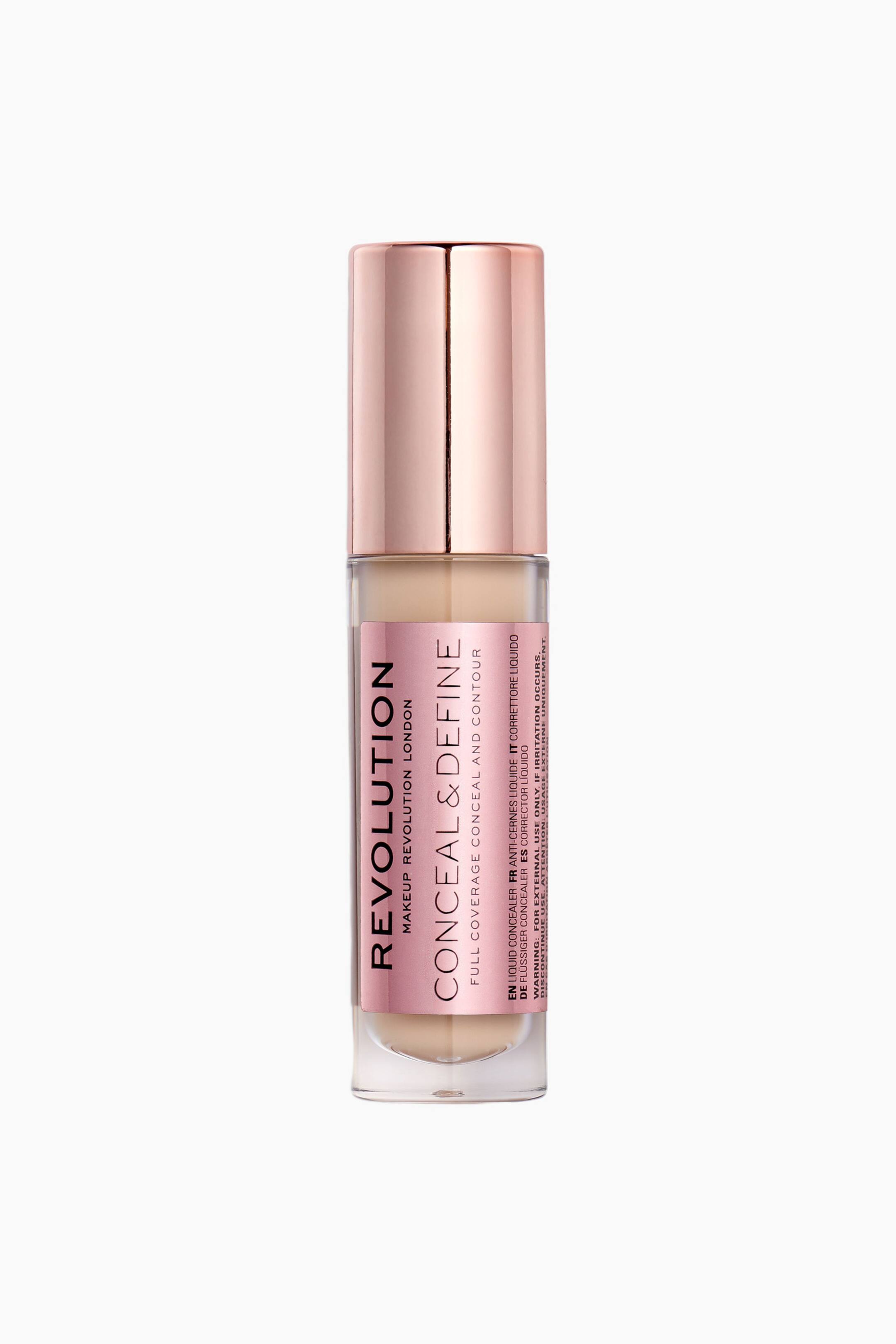 Größeres Bild ansehen: Eine Flasche des Concealers Conceal & Define von Makeup Revolution steht aufrecht in einer frontalen Ansicht. Der transparente zylindrische Behälter zeigt einen hellbeigen flüssigen Concealer und verfügt über einen metallisch roségoldenen Deckel sowie ein passendes roségoldenes Etikett mit schwarzer Schrift.