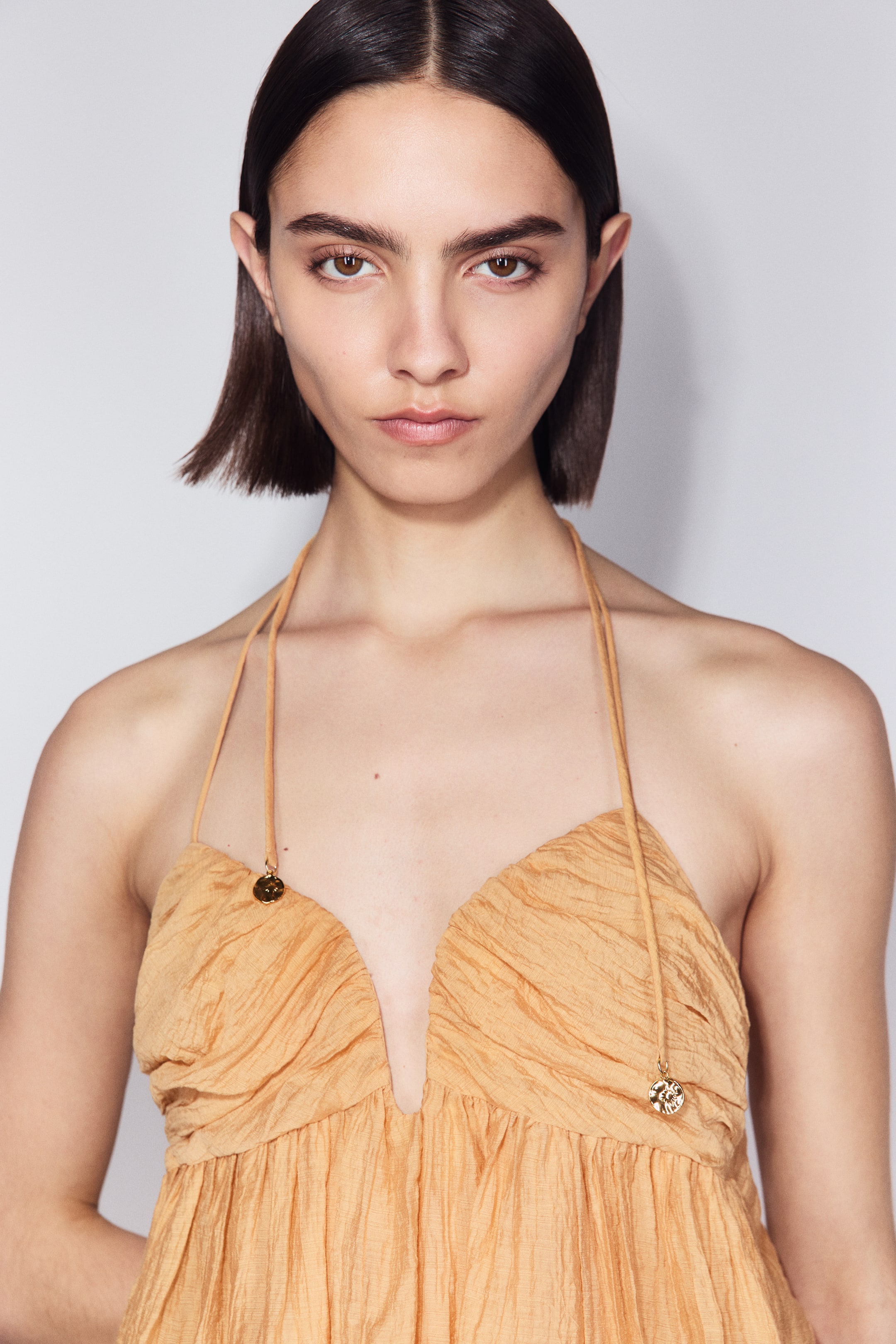 Robe dos nu à encolure en forme de cœur