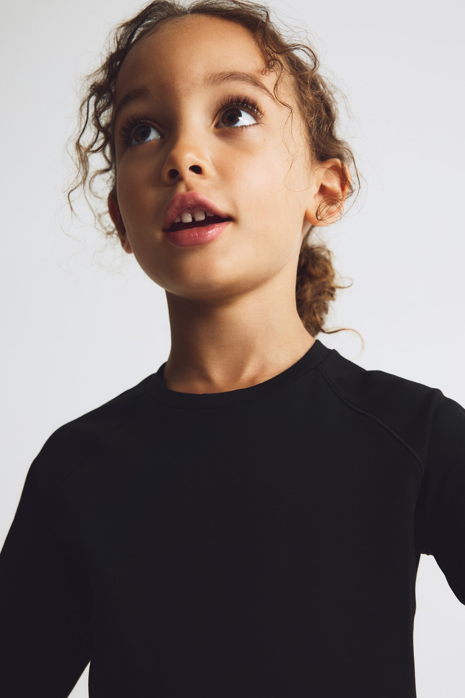 Детский топ H&M Move Warm Sports Top with Fleece SoftMove™, цвет: Чёрный — фото 3
