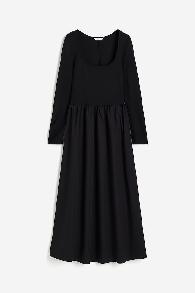 Kleid mit ausgestelltem Rockteil - Schwarz - 2