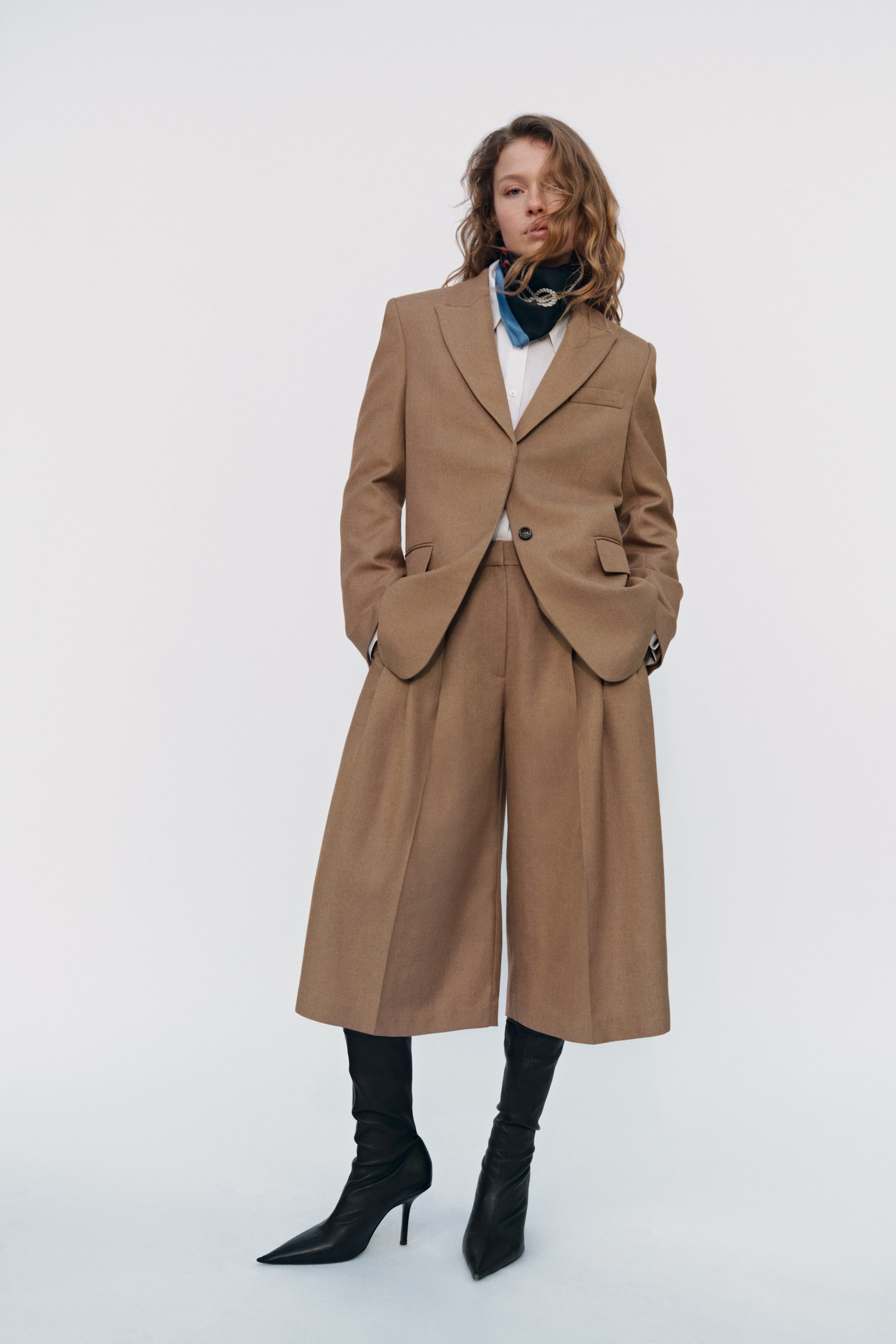 Visa större bild: Pleated culottes - Dimbeige - DAM | H&M SE 1