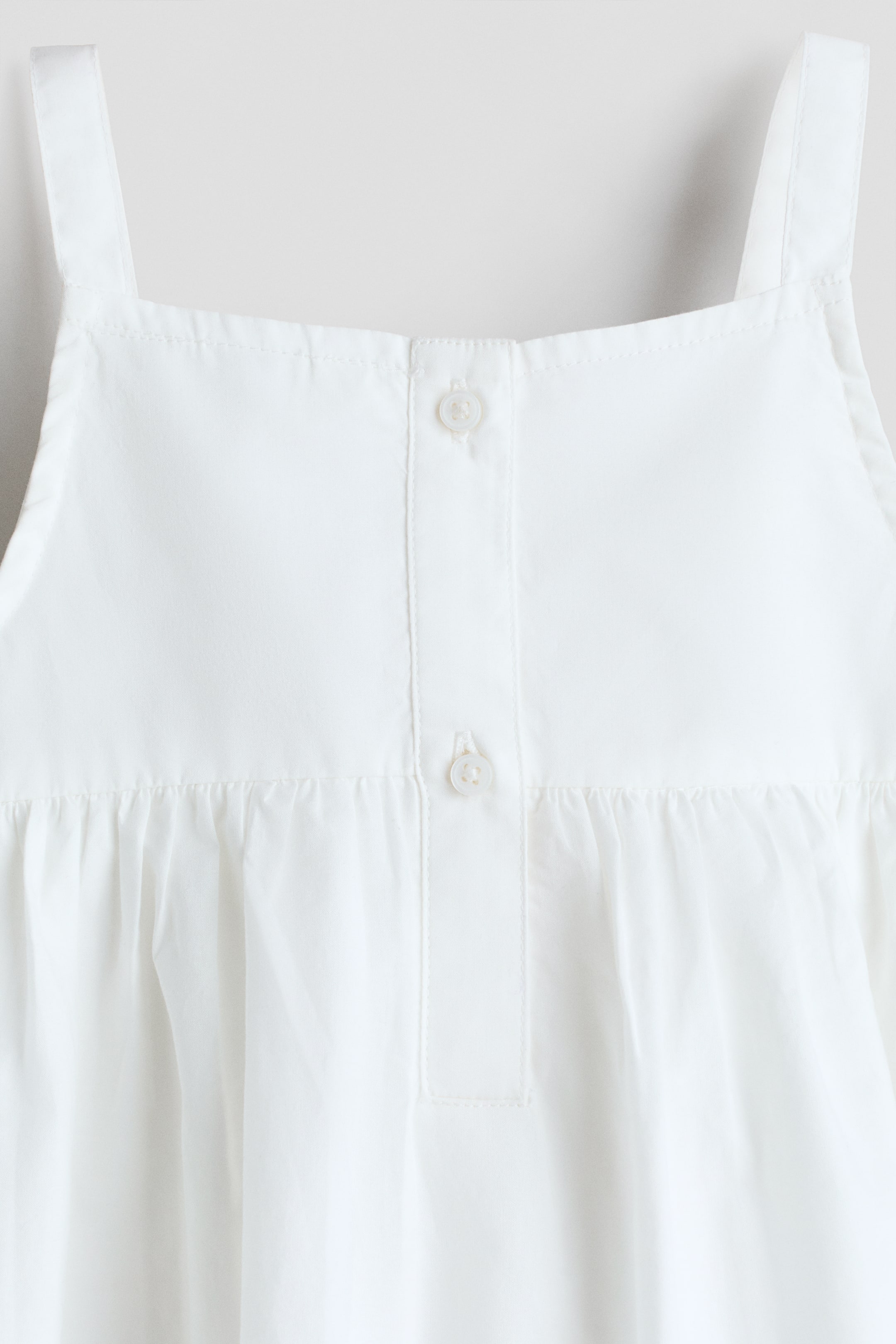 Robe brodée à bretelles fines