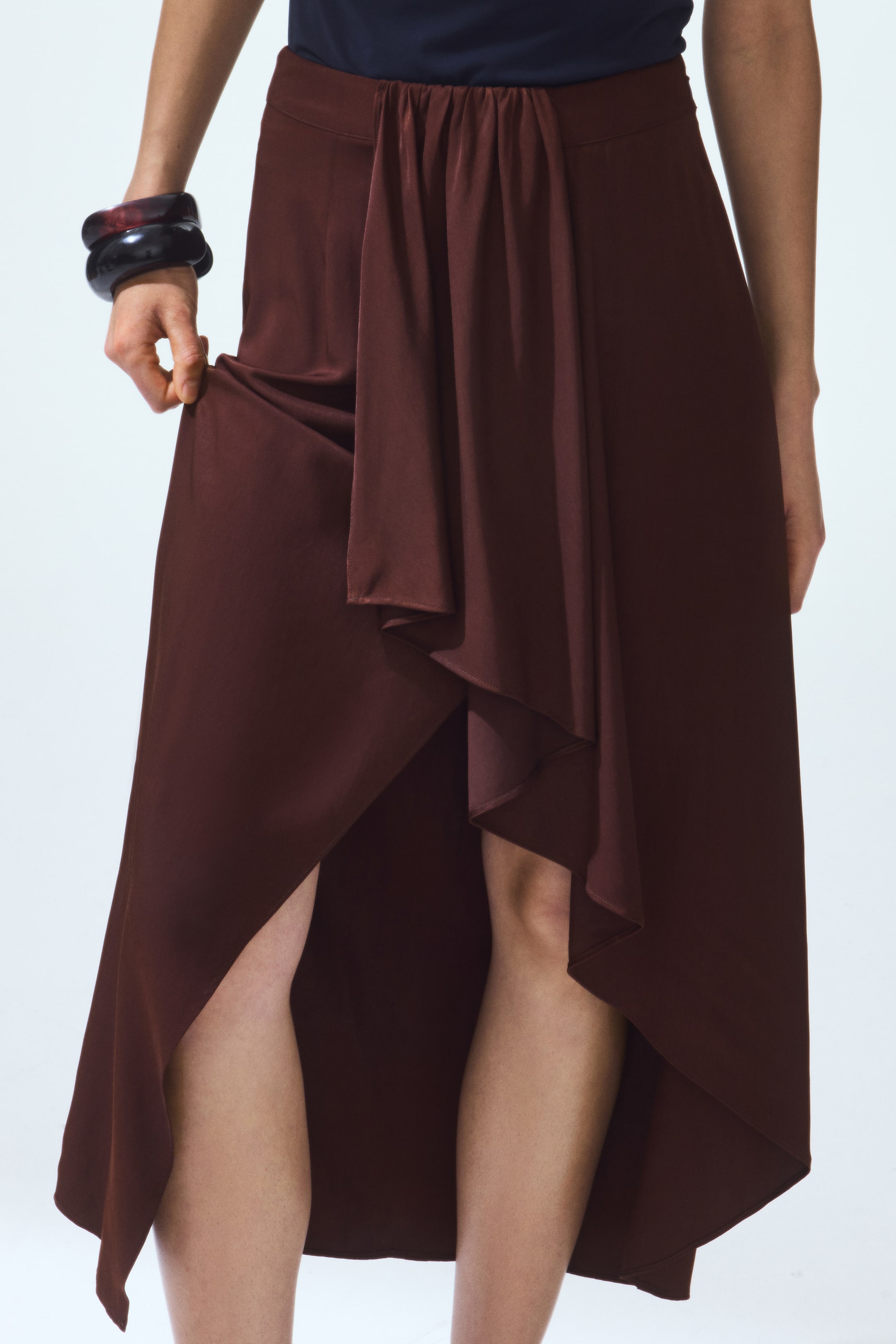 Jupe asymétrique avec panneau drapé