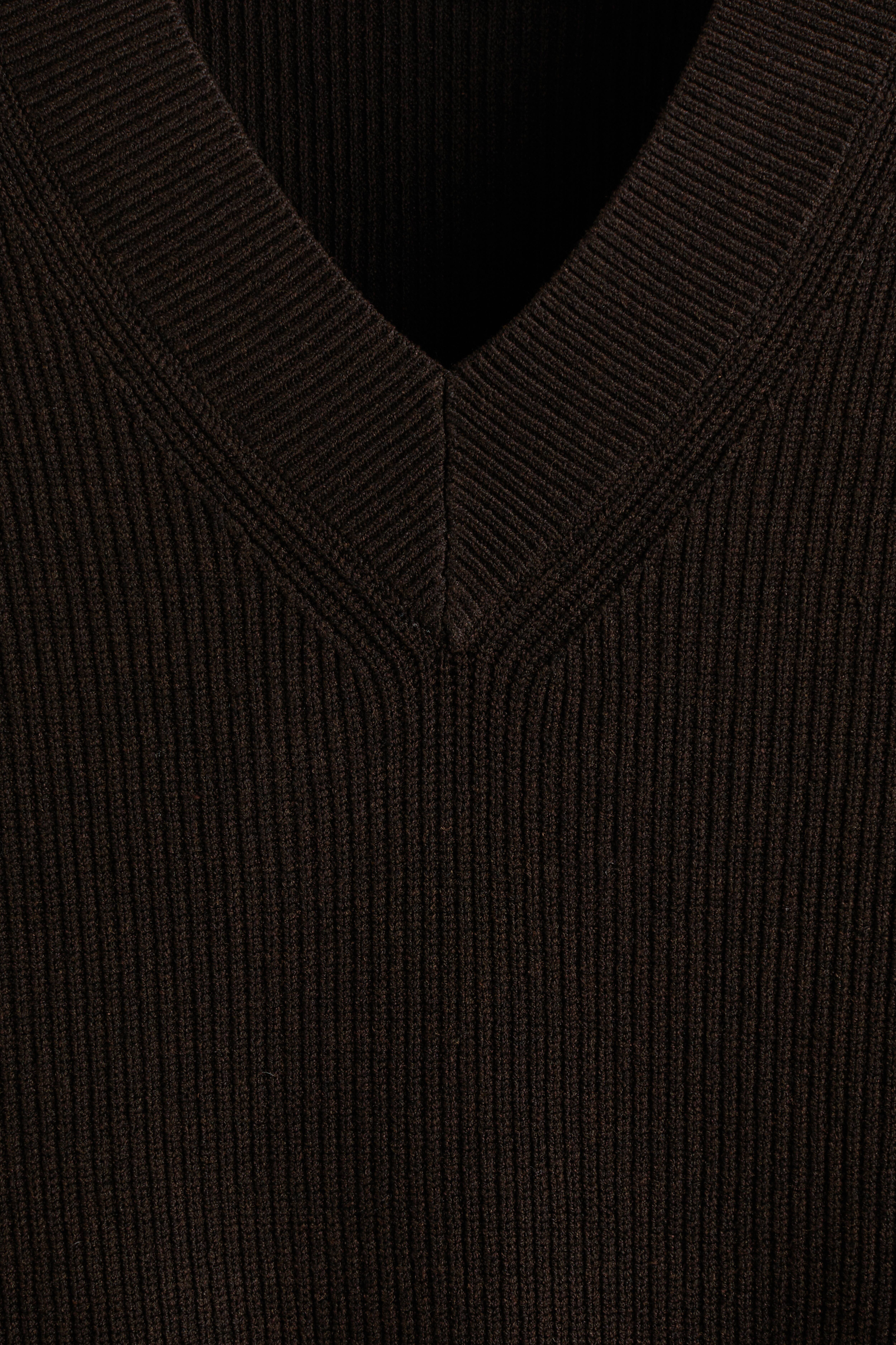 Relaxed-Fit Rib-Knit Sweater