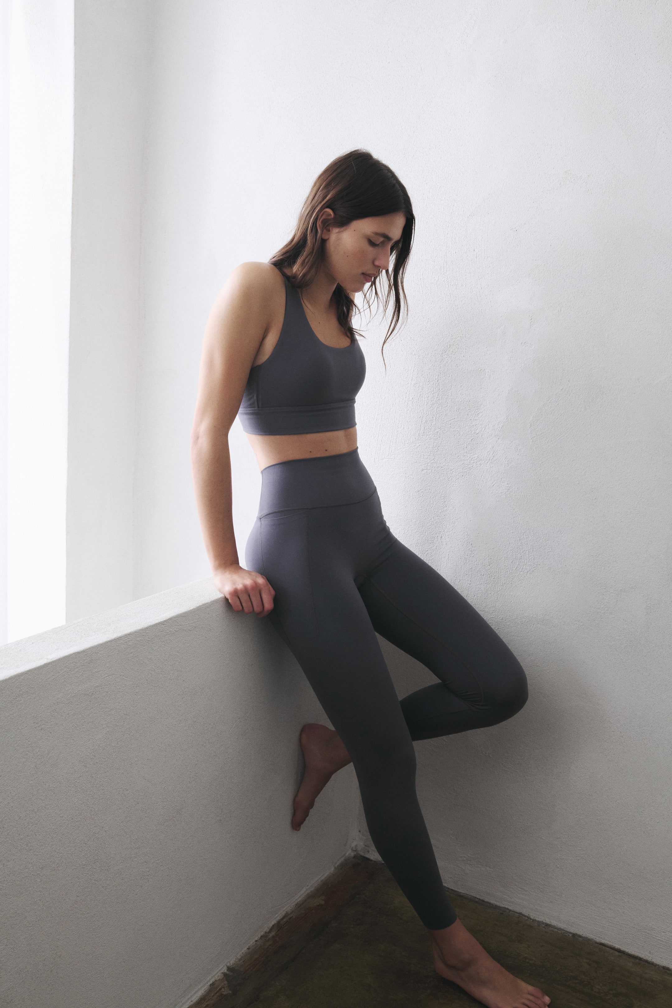 H&M Sportleggings mit SoftMove™ und Taschendetail - Dunkelgrau