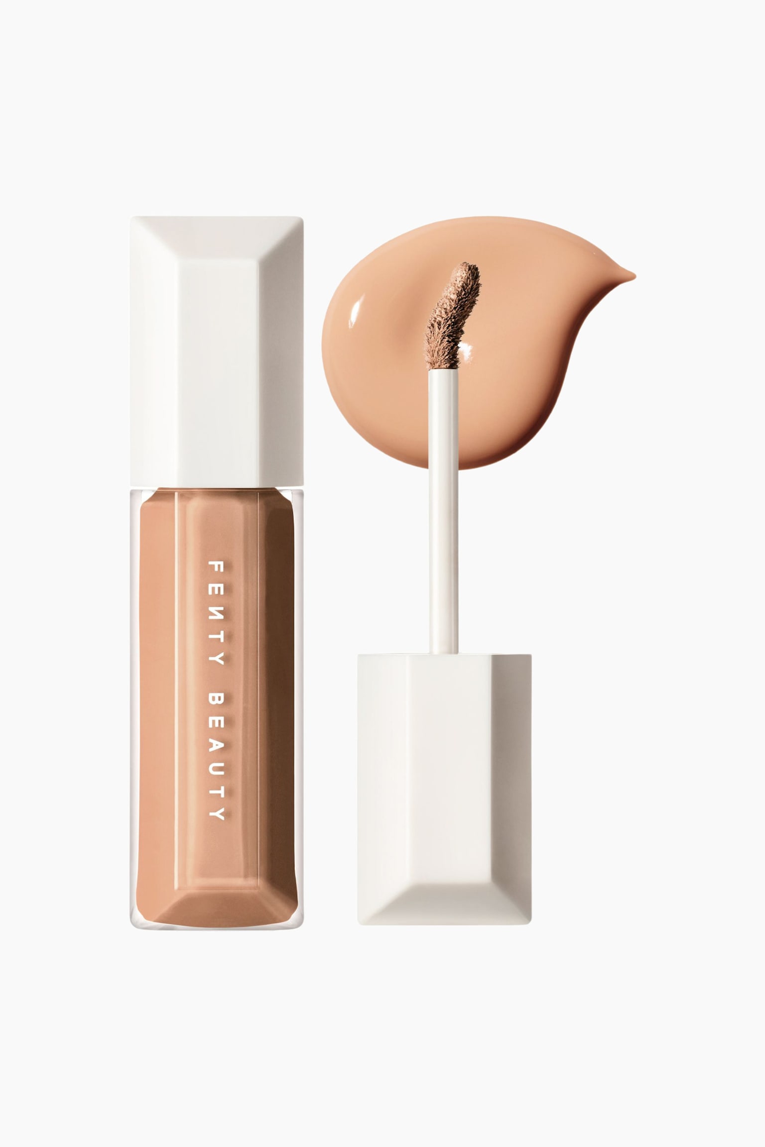 We're Even Hydrating Longwear Concealer -peitevoide on kuvassa suljettu, kirkas, fasettipintainen putki, joka on tÃ¤ynnÃ¤ keskitumman ruskeaa nestemÃ¤istÃ¤ peitevoidetta. Sen vieressÃ¤ nÃ¤kyvÃ¤t irrotettu valkoinen korkki ja pystyasennossa oleva applikaattoripuikko. Puikossa on tuotetta peittÃ¤vÃ¤ doe-foot-applikaattori, joka on sijoitettu suoraan sileÃ¤n, pisaranmuotoisen, sÃ¤vyÃ¤ vastaavan peitevoidenÃ¤ytteen eteen.