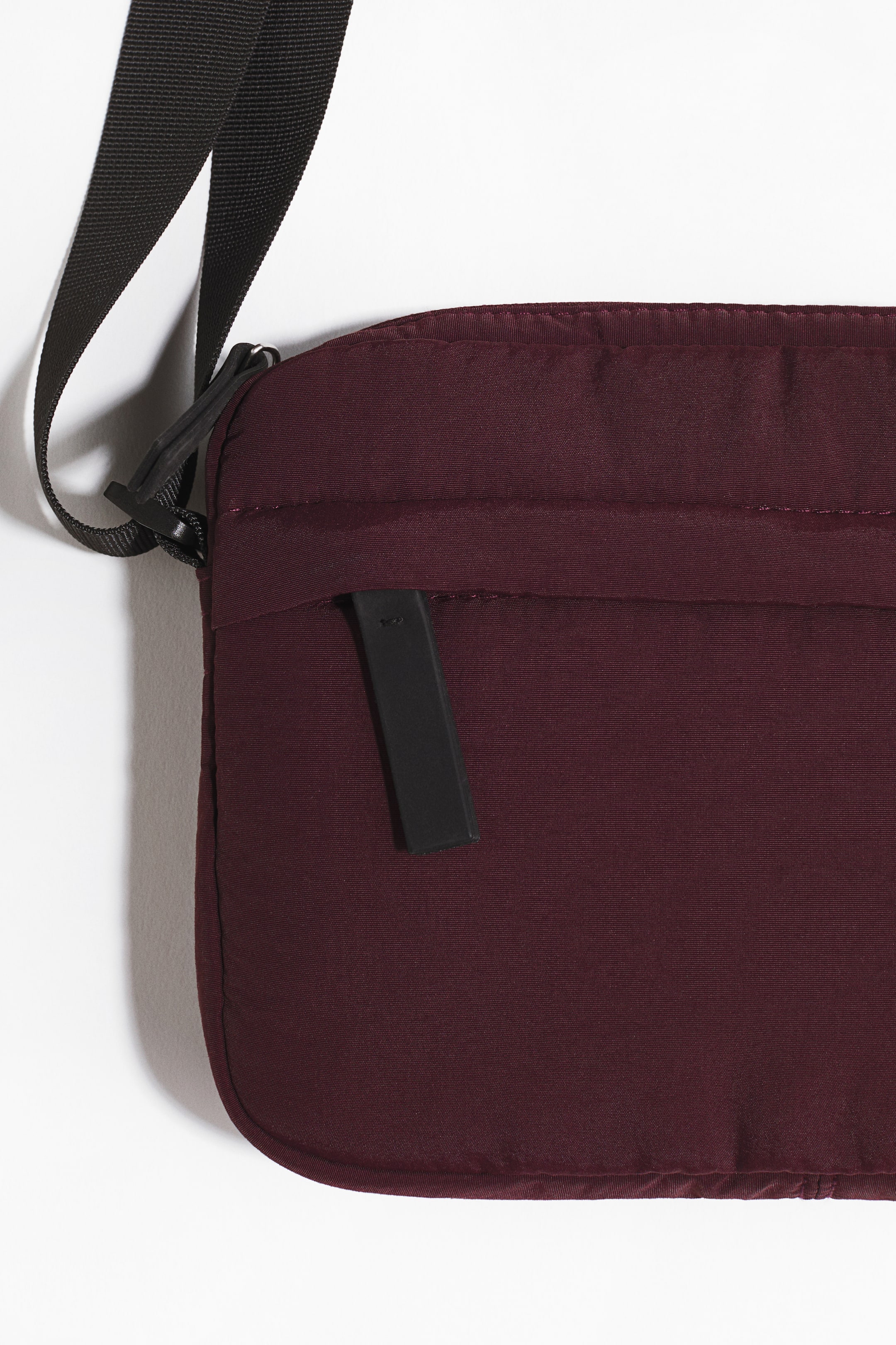Ampliar la imagen: Bolso crossbody de nylon - Borgoña - Men | H&M MX 2