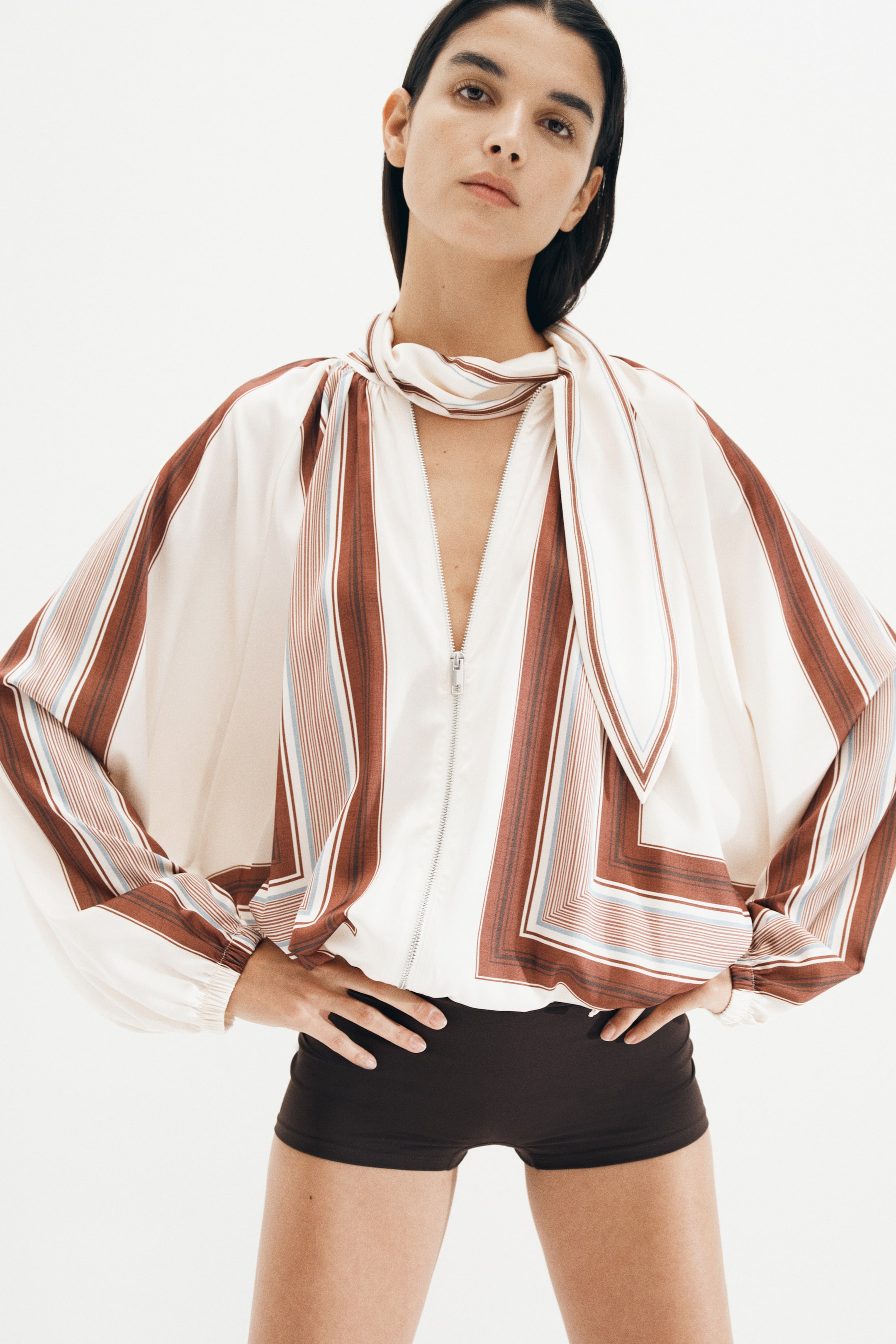 Женские куртки H&M Scarf-Collar Satin Jacket — фото 5