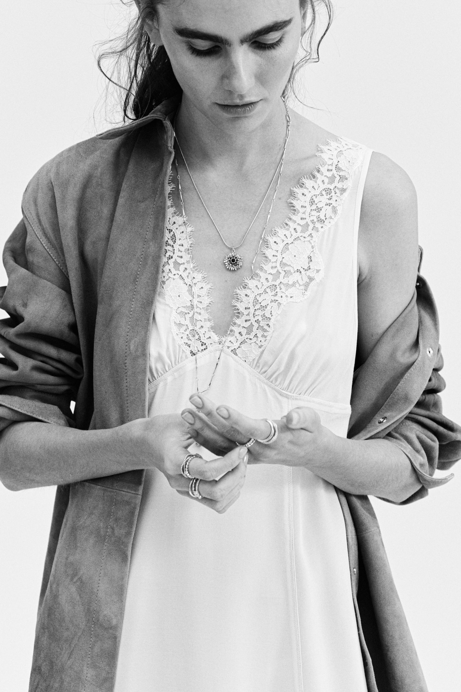 Kleid mit Spitzenborte - 7