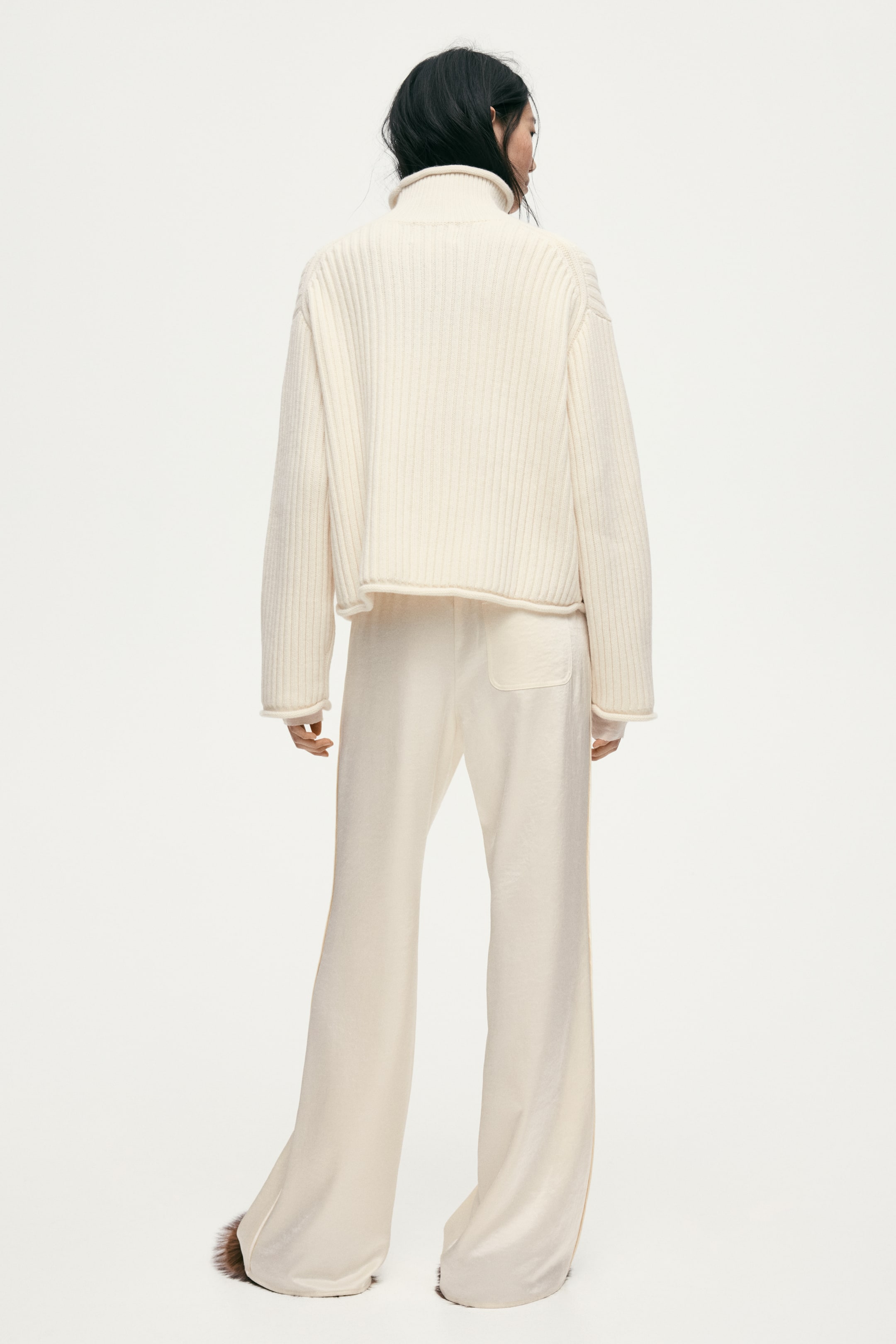 이미지 확대 보기: 새틴 플레어 팬츠 - 크림 - 여성 | H&M KR 6