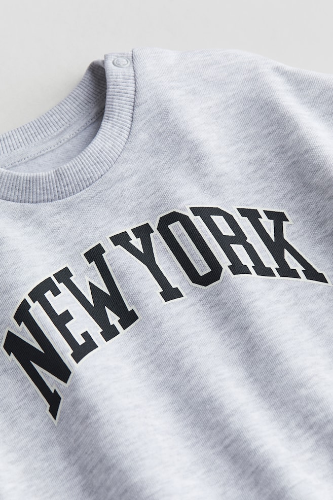 Sweatshirt i bomuld med tekstmotiv - Lysegråmeleret/New York/Mørkeblå/New York/Grøn/Los Angeles/Hvid/Los Angeles - 4