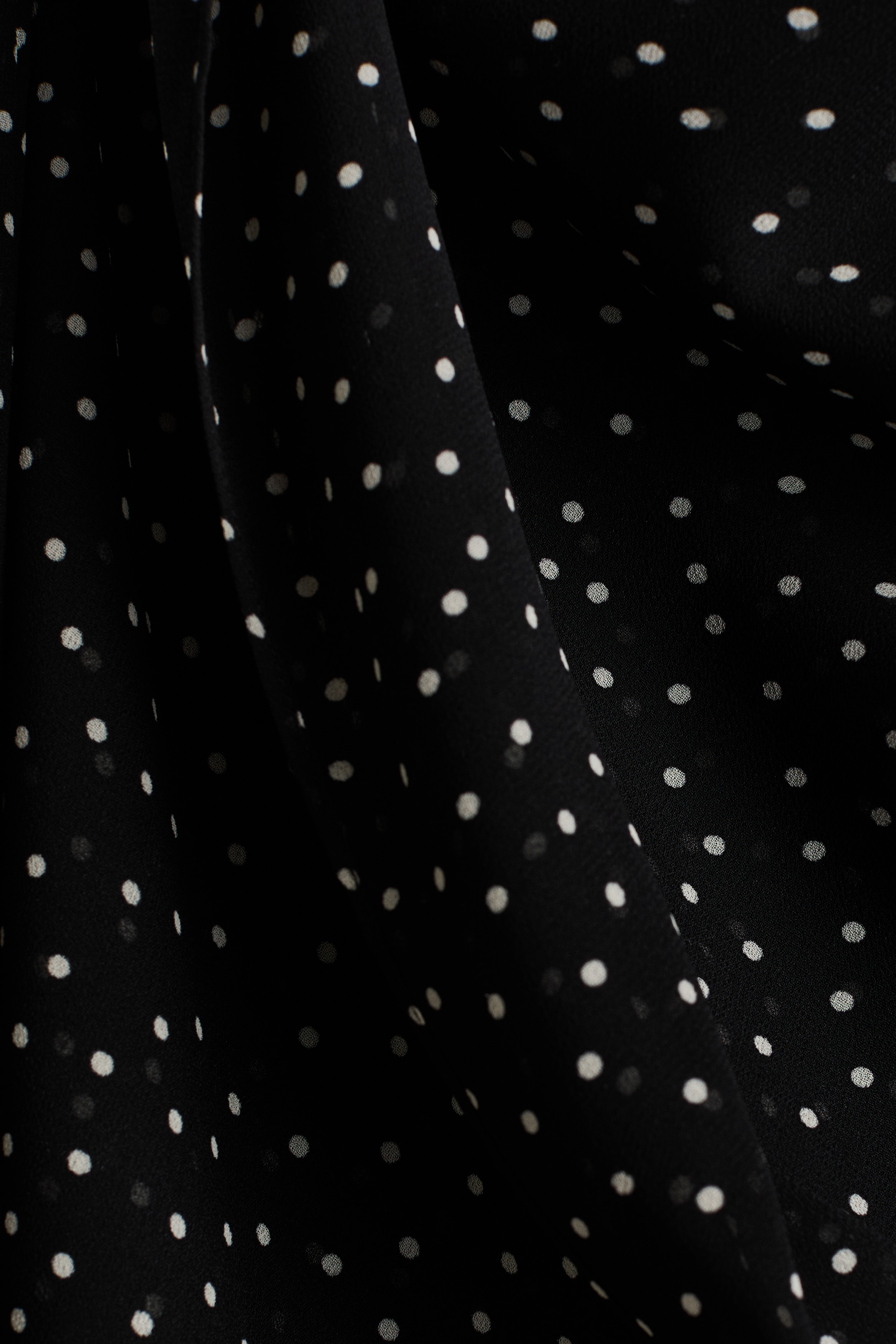Scarf-collar top
