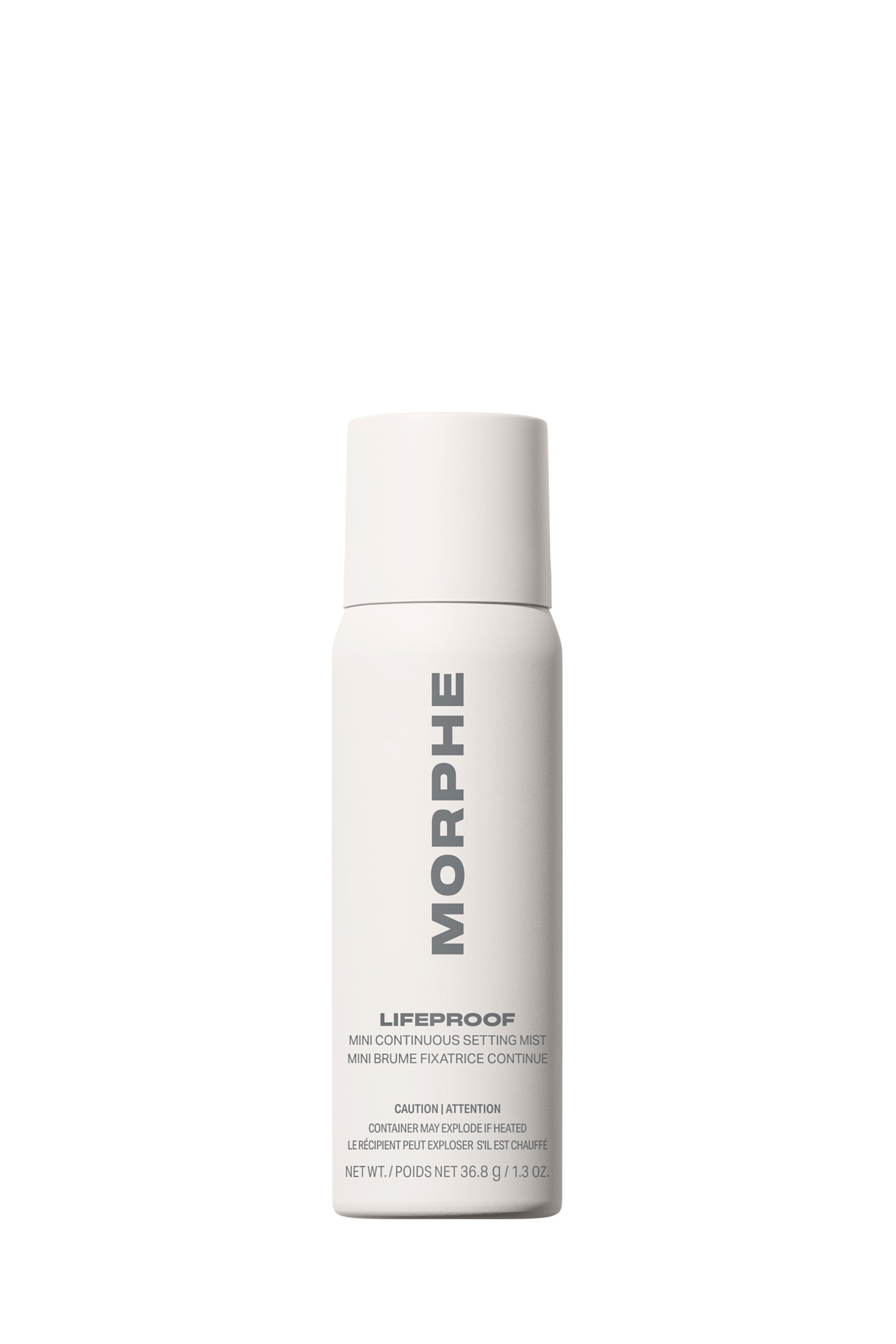 Visa större bild: En vit cylindrisk sprayflaska står upprätt, med en grå "MORPHE"-logotyp tryckt vertikalt på sidan. Under logotypen står "LIFEPROOF MINI CONTINUOUS SETTING MIST" tryckt horisontellt, tillsammans med viktinformation.