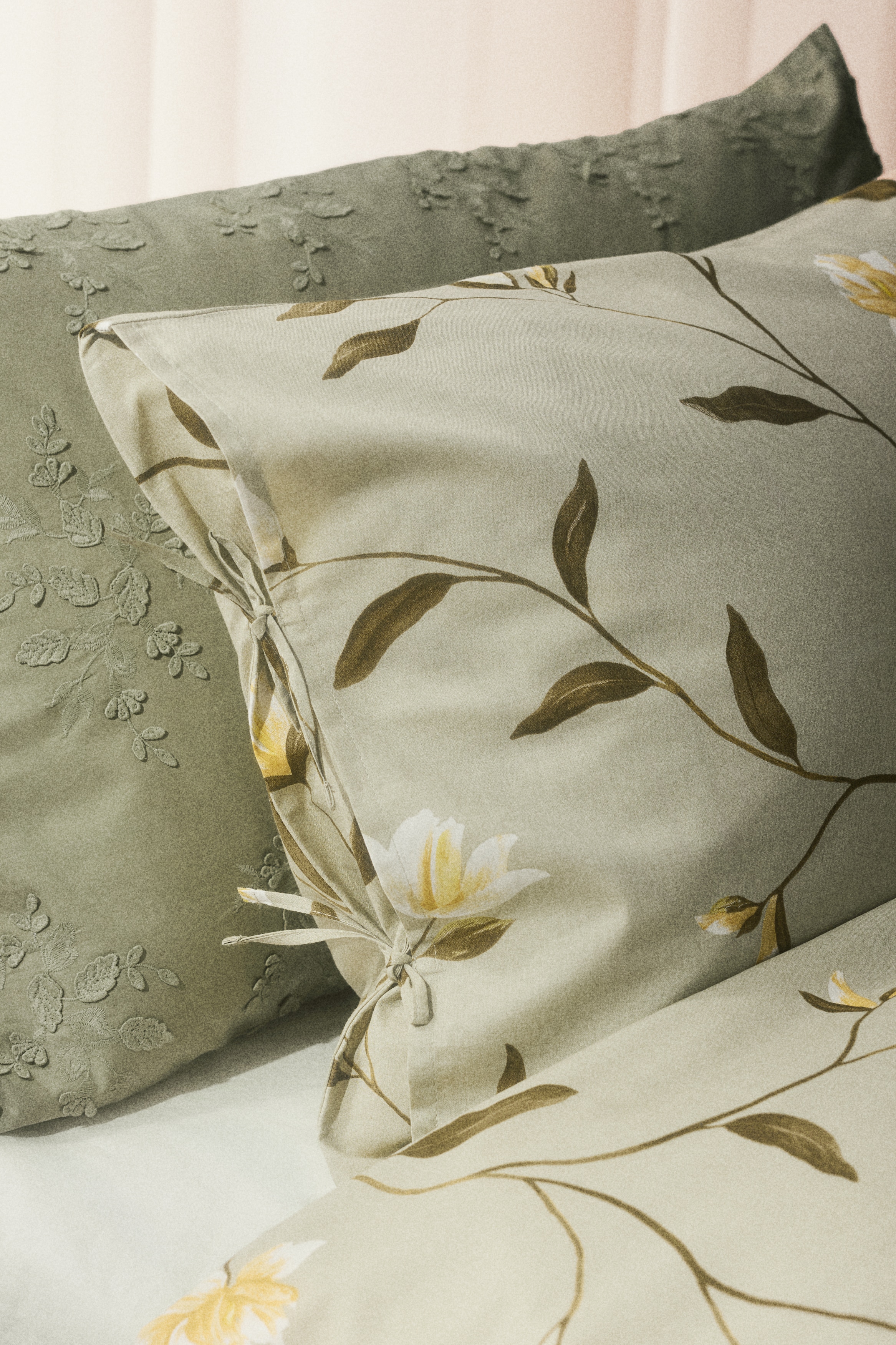 Komplet bawełnianej pościeli pojedynczej - Jasnozielony/Kwiaty/Biały/Kwiaty/Jasnobeżowy/Kwiaty