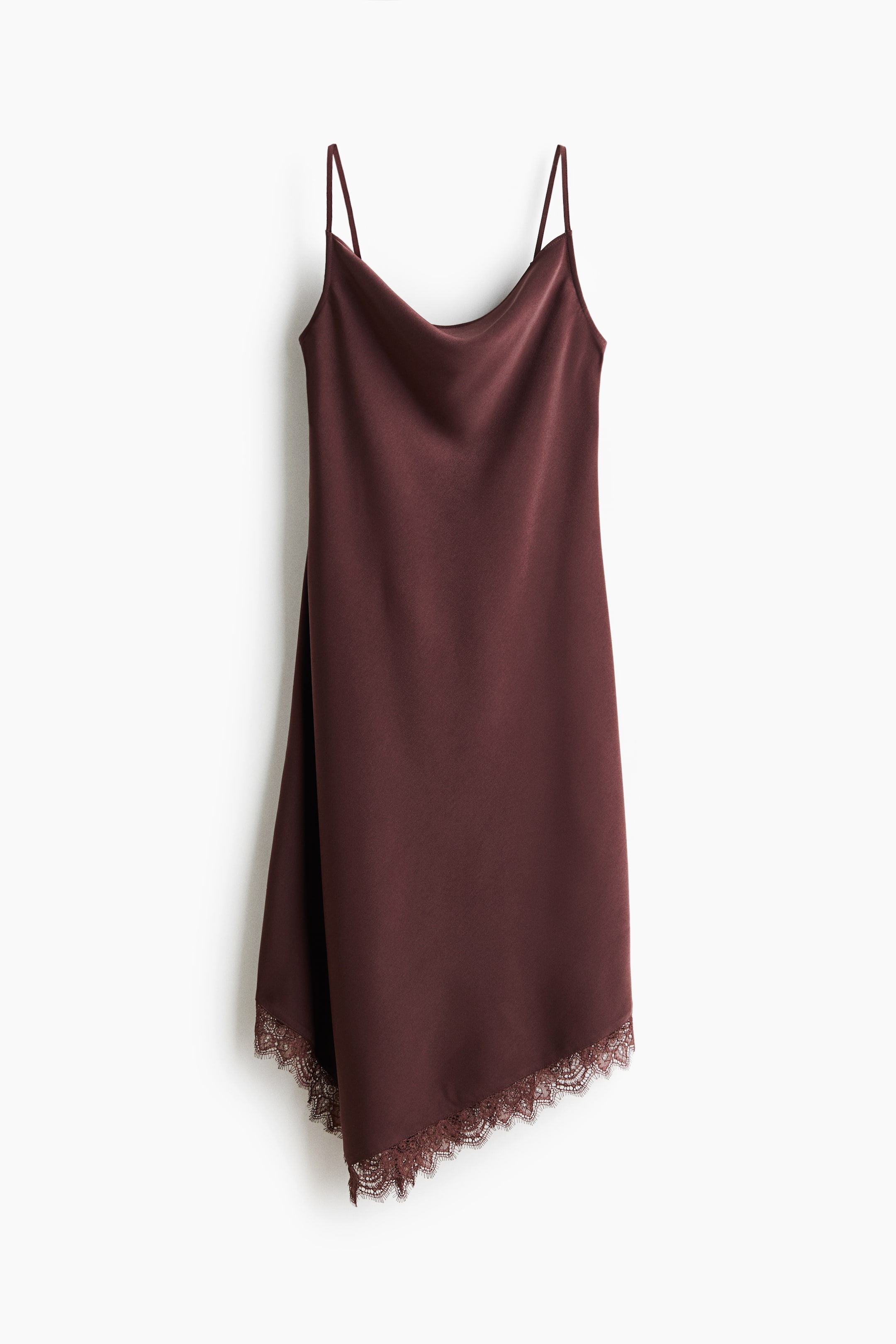 Xem ảnh lớn hơn: Một chiếc váy slip màu đỏ tía đậm, giống như satin, được trình bày từ phía trước, với dây đeo spaghetti mỏng và cổ áo cowl xếp nếp. Chiếc váy có đường viền bất đối xứng được viền bằng ren cùng màu.