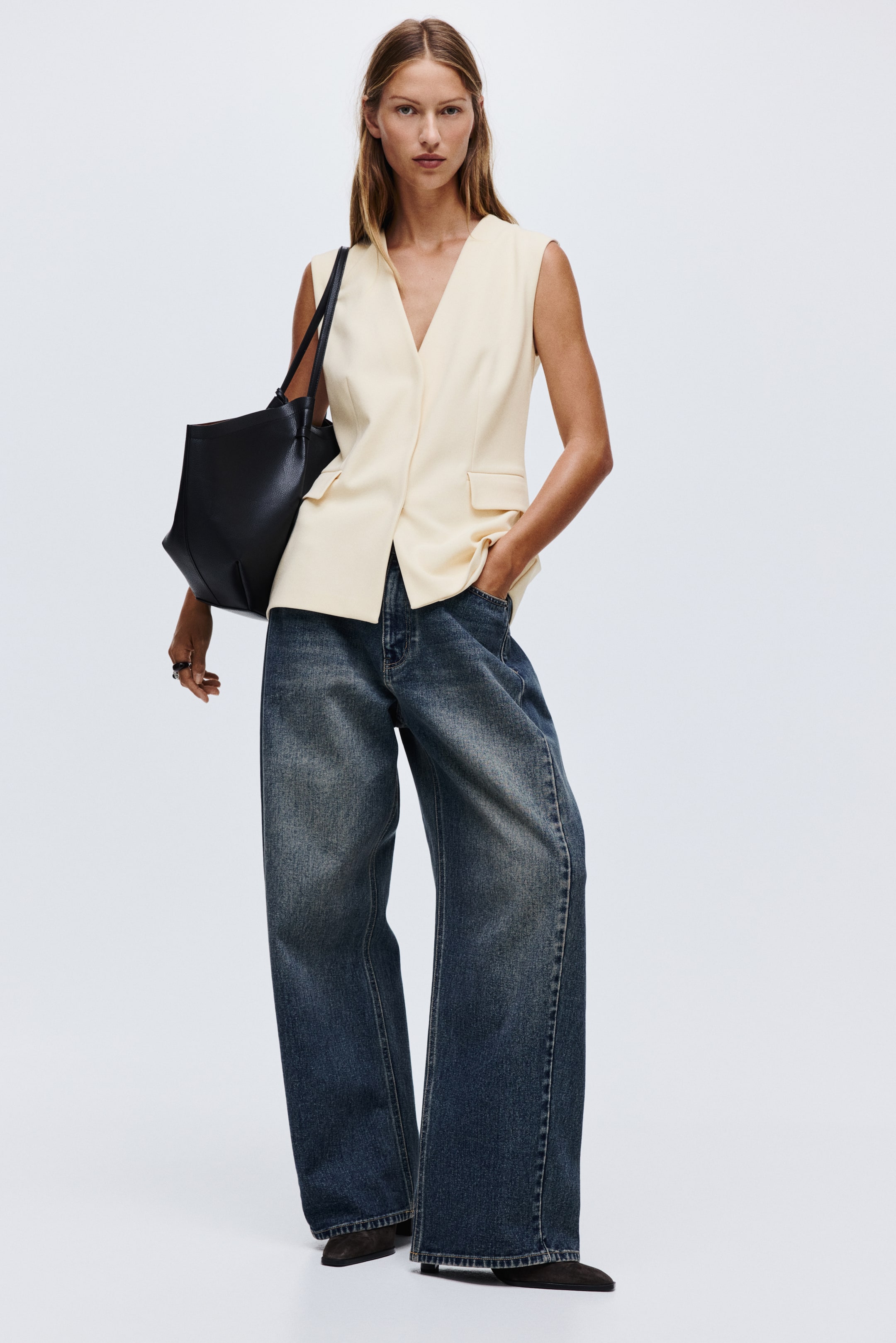 Visa större bild: Lång väst - Crèmevit - DAM | H&M FI 2