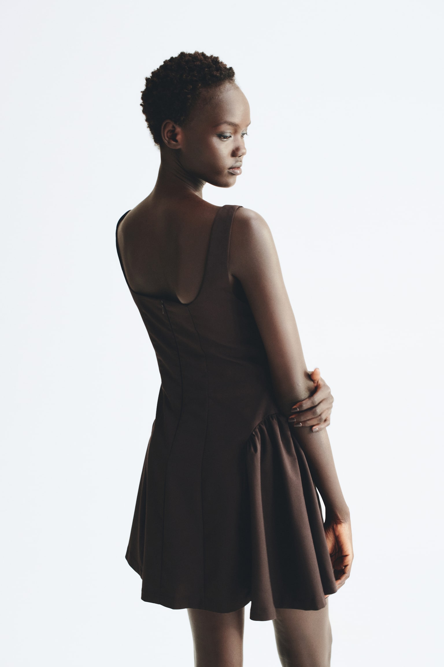 Женское платье H&M Square-Neck Dress with Flared Skirt, цвет: Тёмный коричневый — фото 4