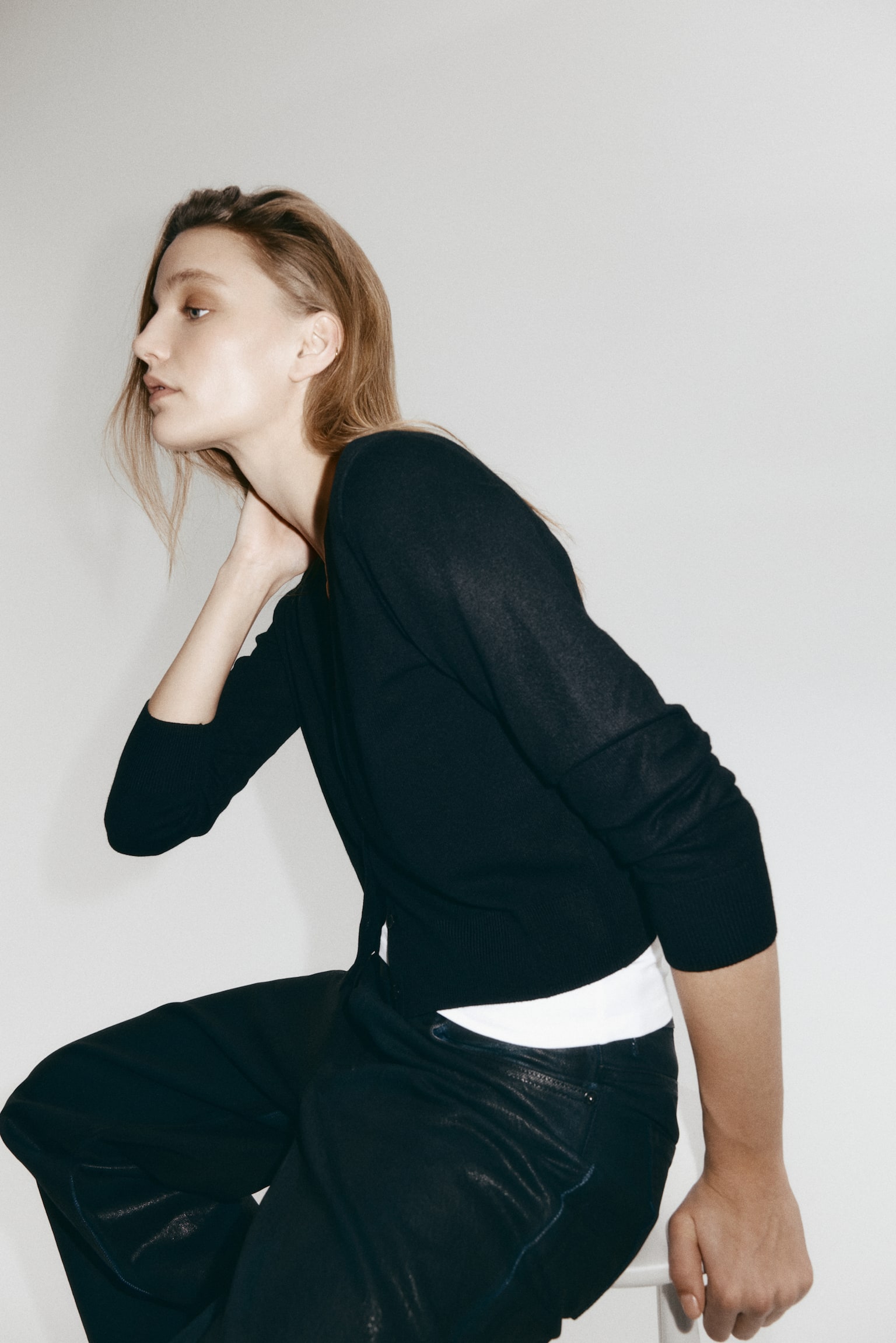 파인니트 V넥 가디건 - 블랙/브라운 - 5