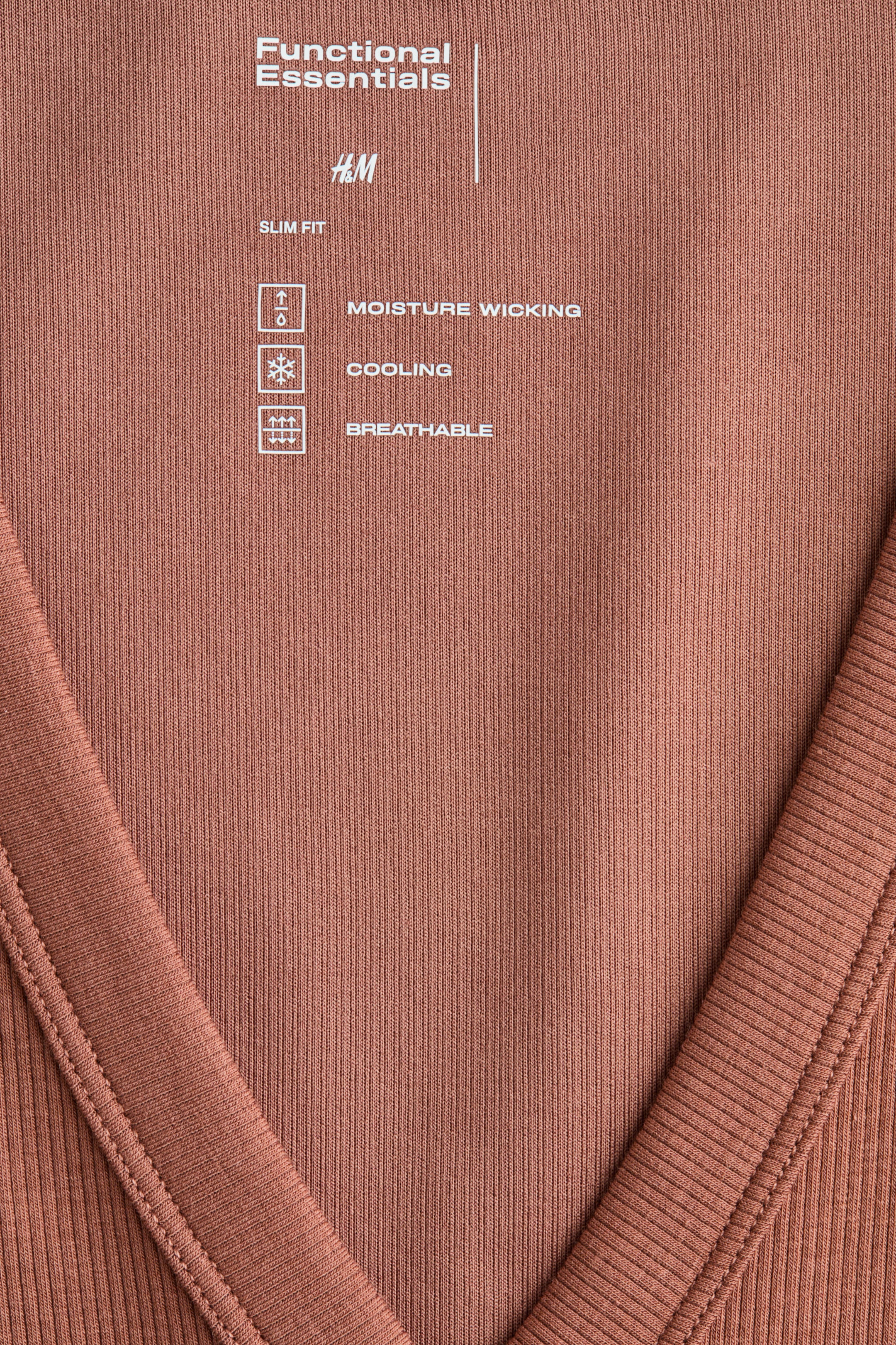 Camisole côtelée rafraîchissante ajustée