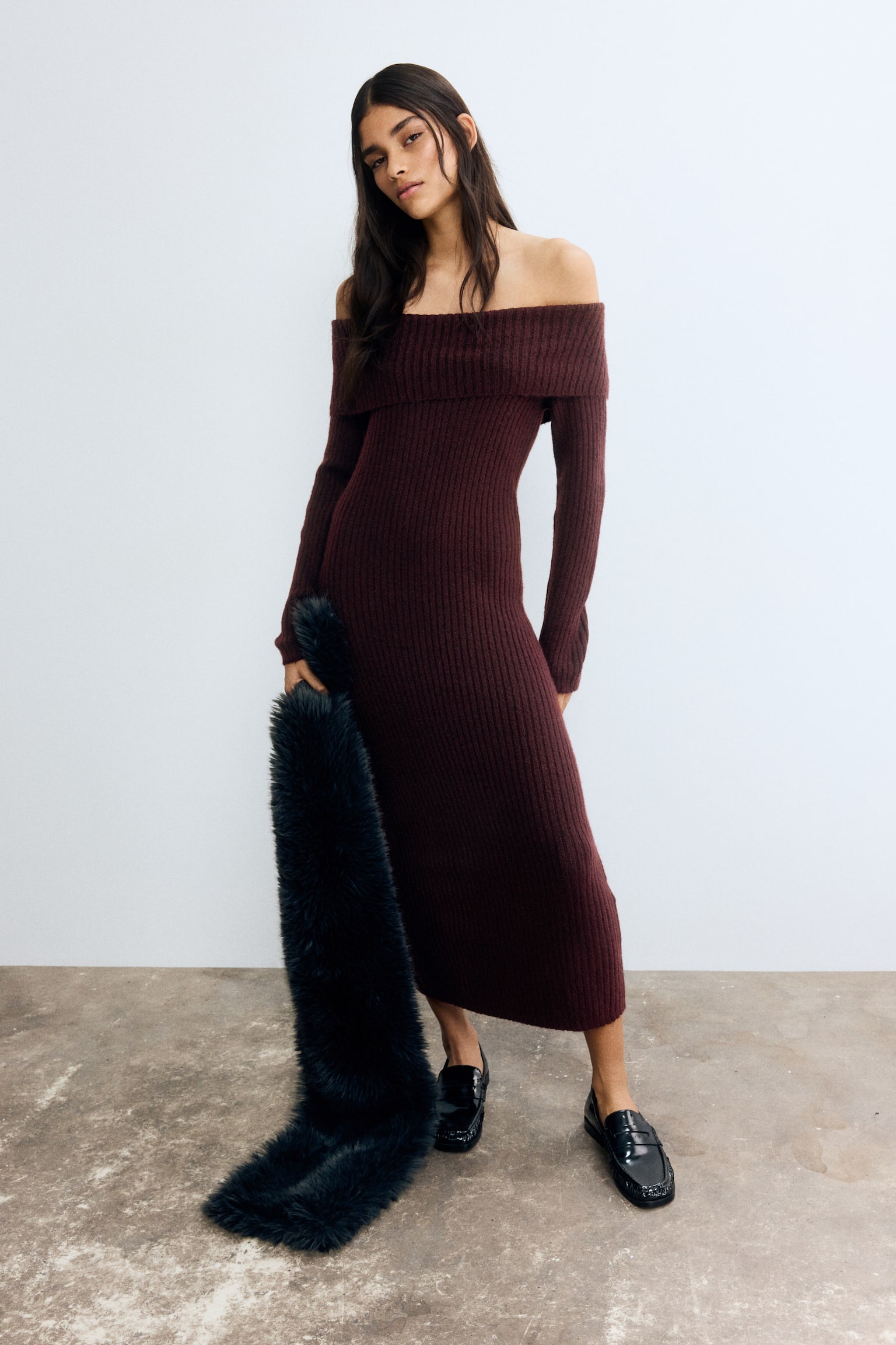 Женское платье H&M Rib-Knit Off-the-Shoulder, цвет: Бордовый — фото 2