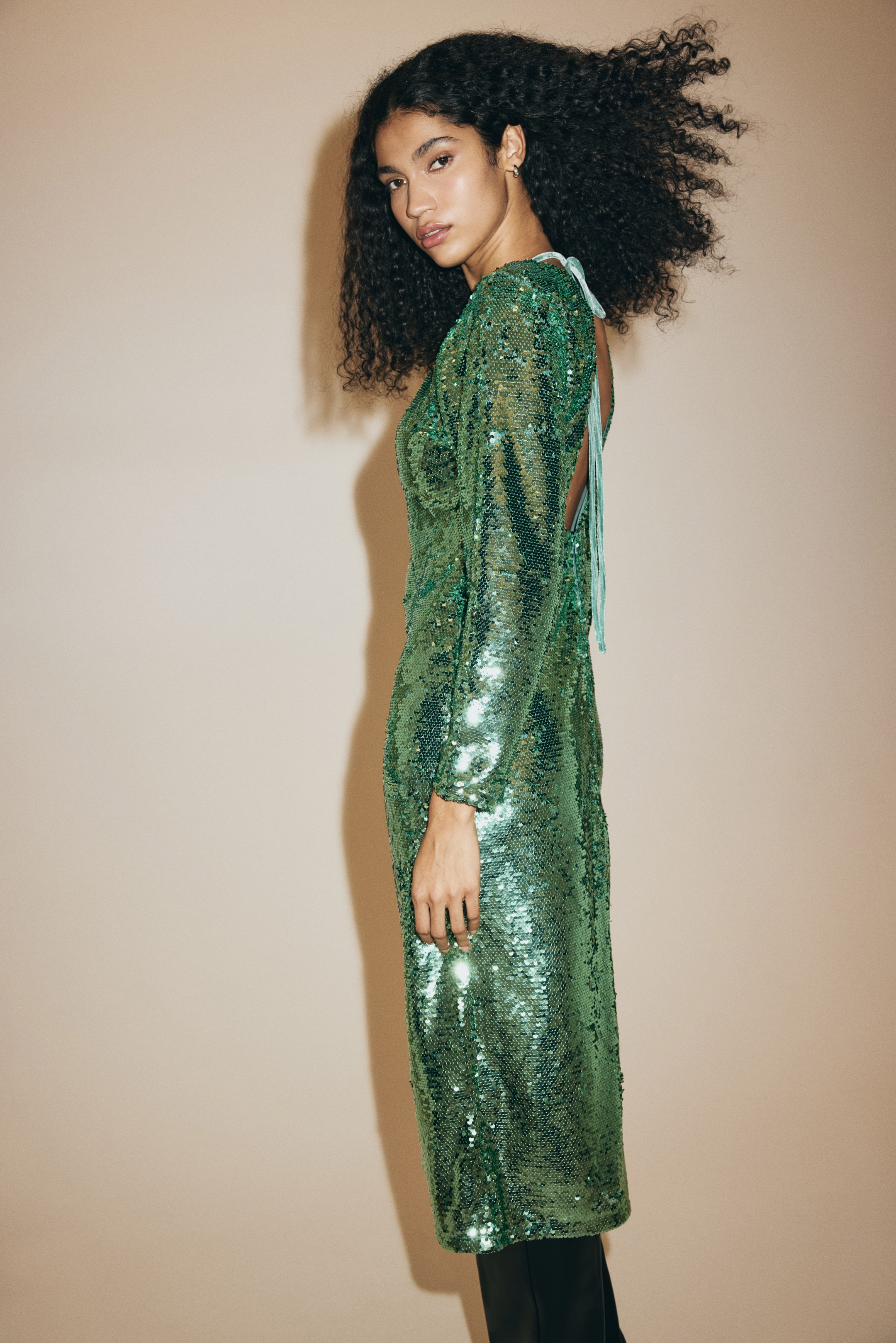 Ampliar la imagen: Vestido de lentejuelas con espalda descubierta - Emerald green - Ladies | H&M MX 3