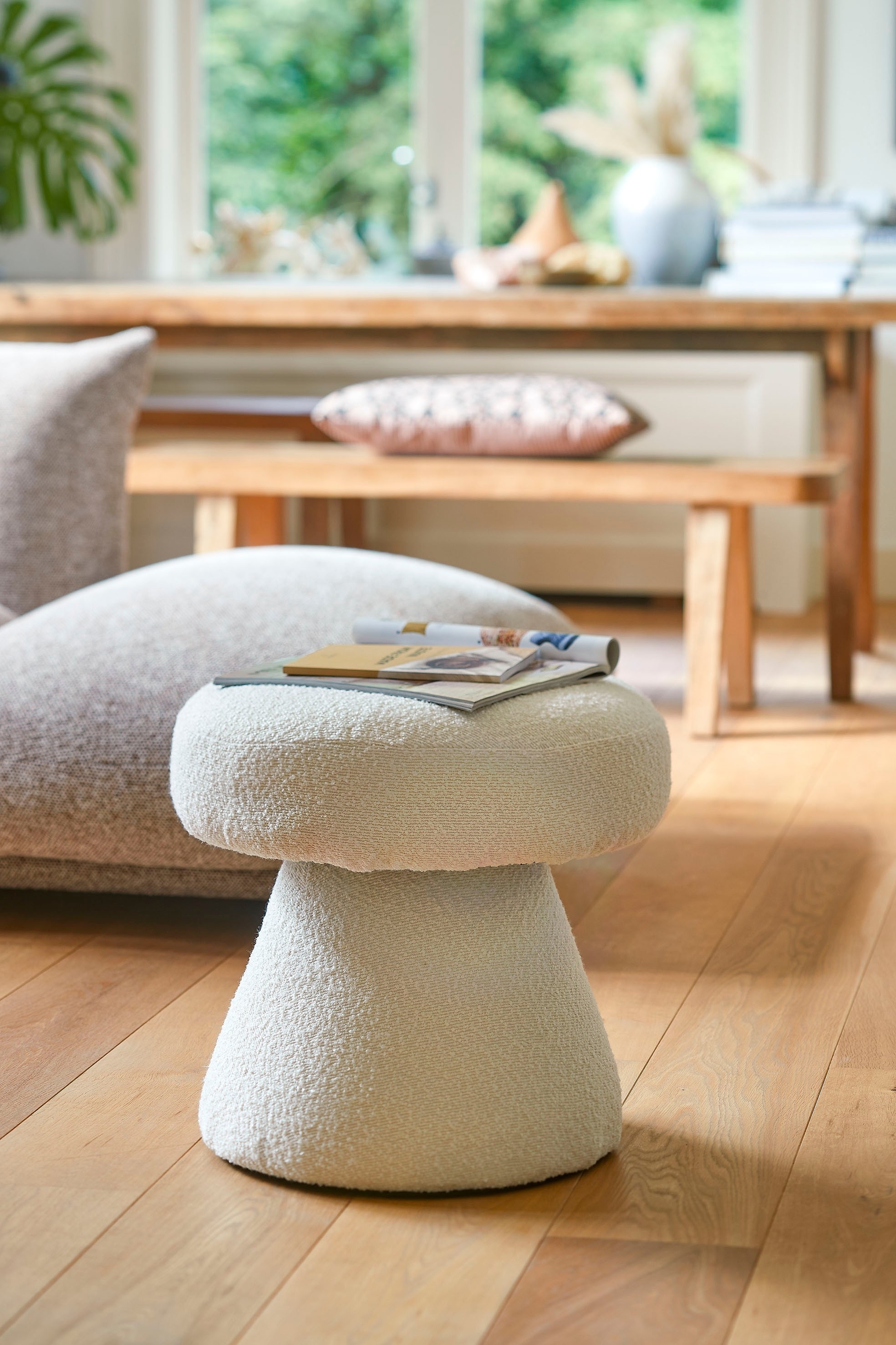 Pufe Bouclé - Esbranquiçado