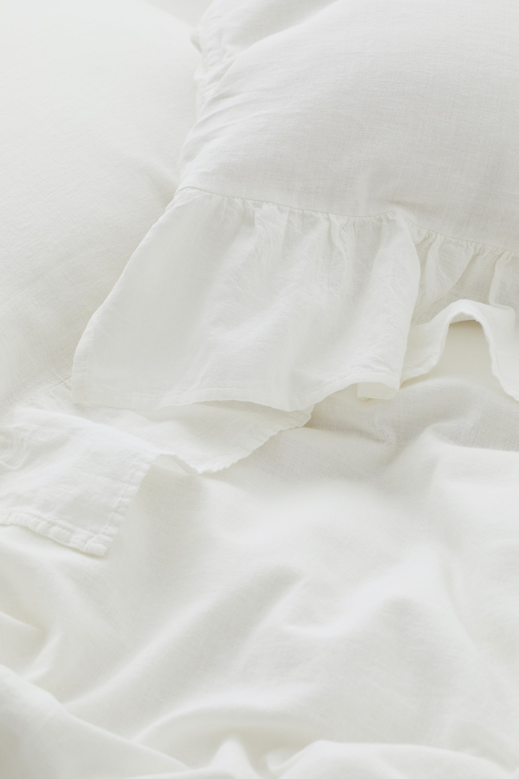 Flouncetrimmed double/king duvet cover set White Home All H&M GB