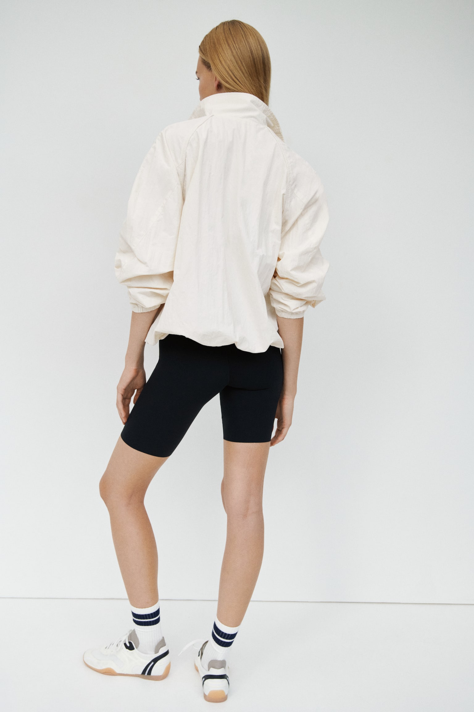 Женская куртка H&M Oversized Bubble-Hem, цвет: Кремовый — фото 4