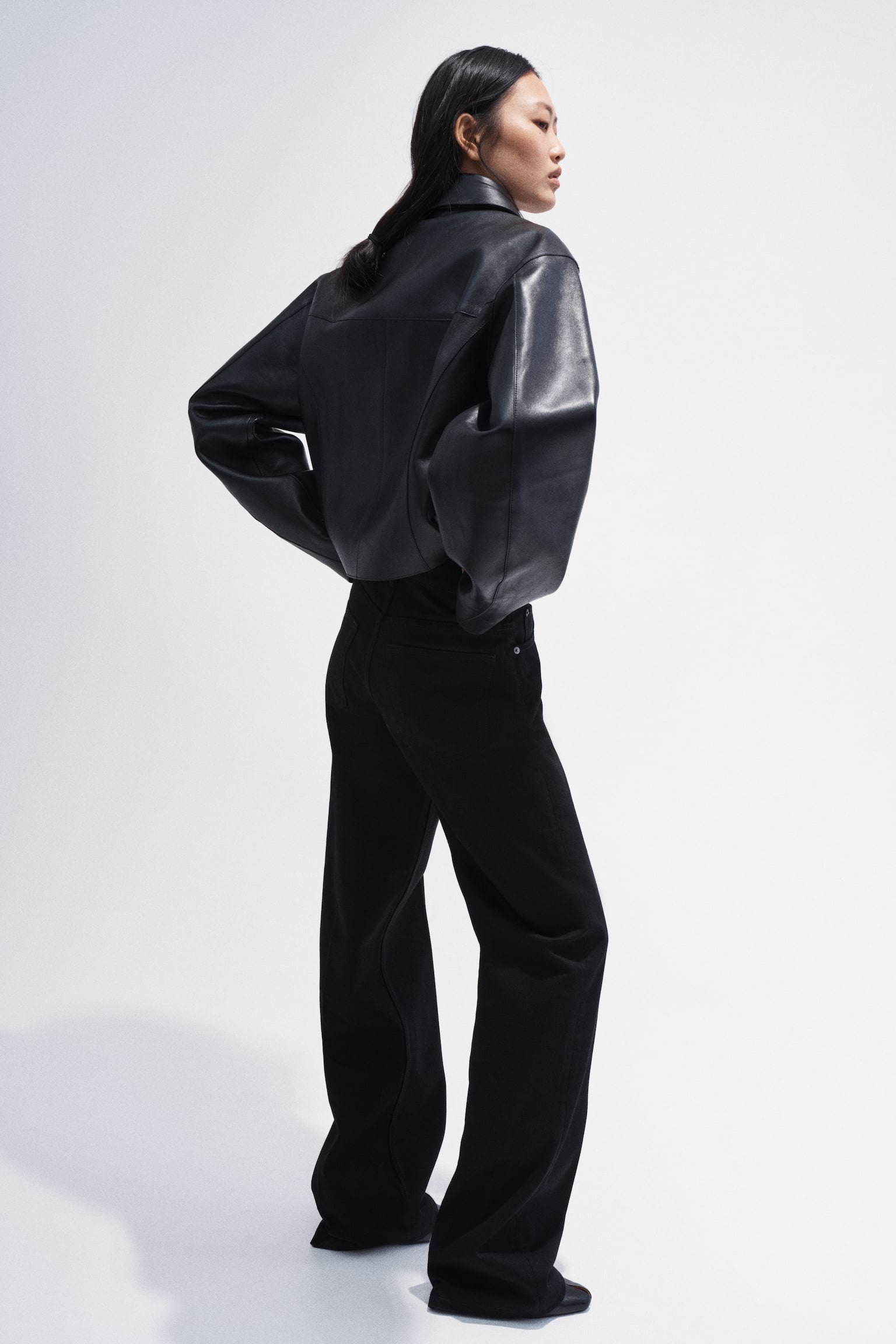 Женские джинсы H&M Wide-Leg Creased, цвет: Чёрный — фото 6