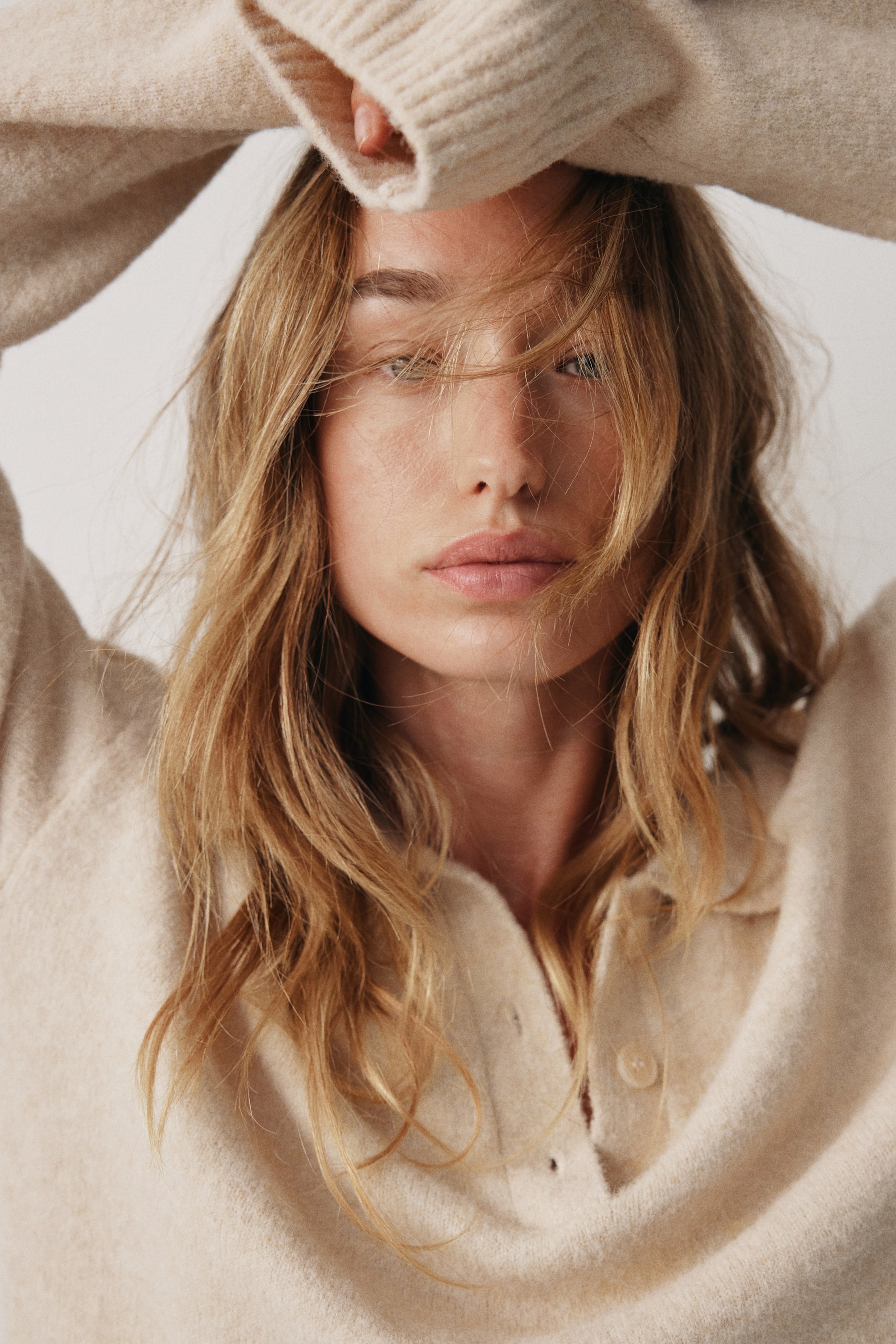 Ampliar la imagen: Suéter polo en tejido trenzado - Beige - Ladies | H&M MX 2