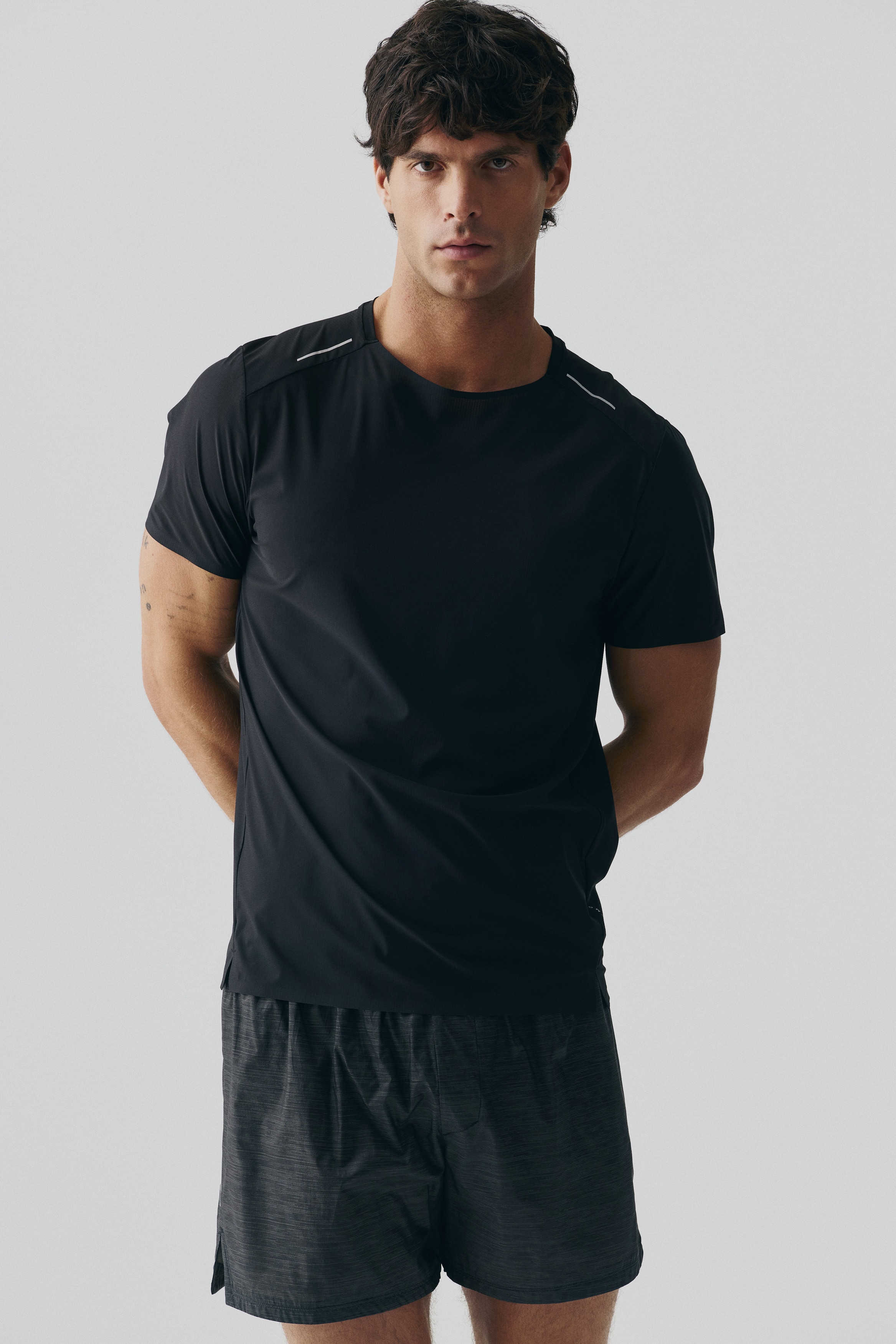 H & M - レギュラーフィット ランニングTシャツ DryMove™ - ブラック