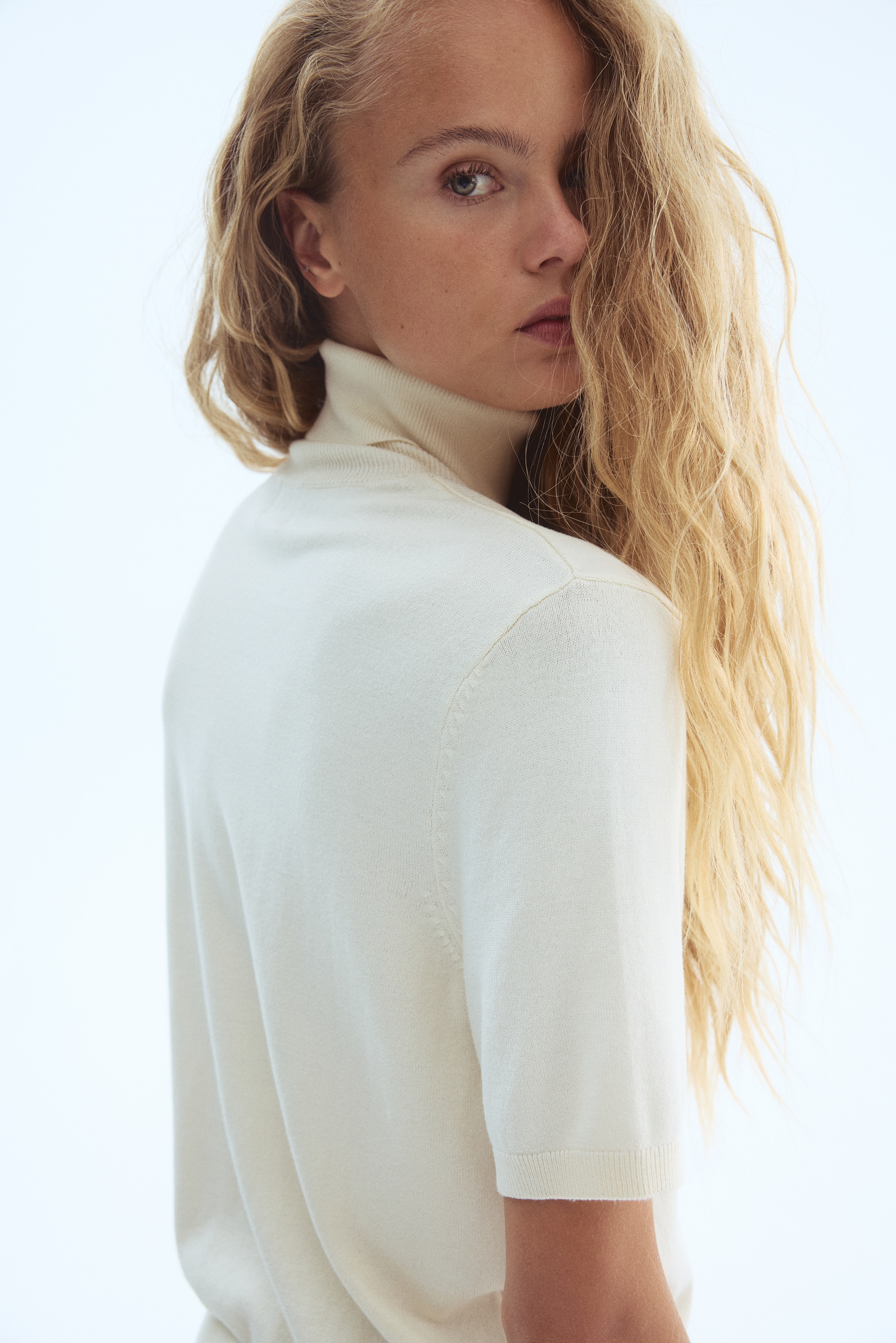 Fine-knit polo-neck top
