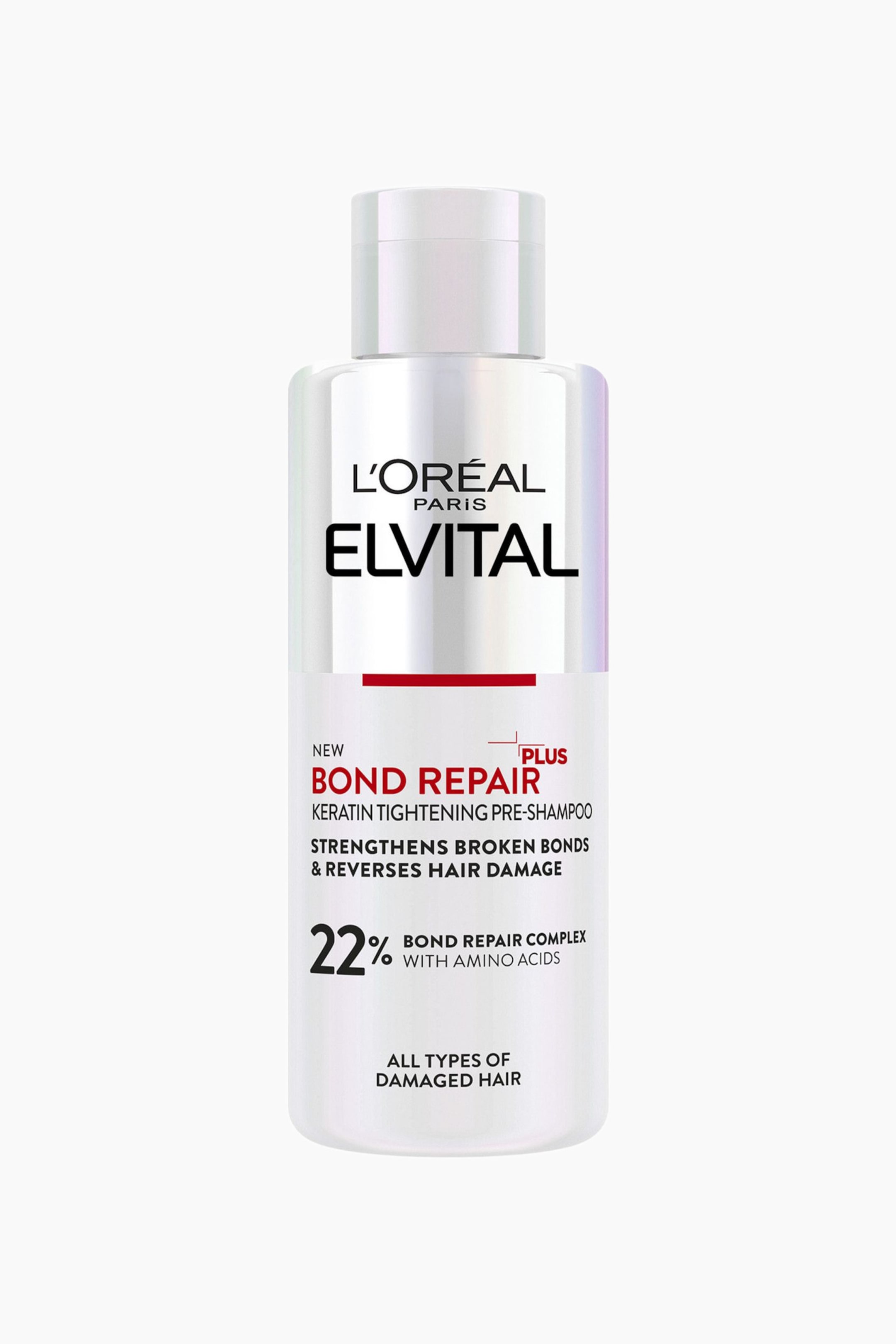 Vis større bilde: En hvit, iriserende L'Oréal Elvital Bond Repair Keratin Tightening Pre-Shampoo flaske står vendt fremover, med en hvit sylindrisk kork. Flasken viser "L'Oréal Paris Elvital" øverst, etterfulgt av "NY BOND REPAIR PLUS KERATIN TIGHTENING PRE-SHAMPOO" og "22% BOND REPAIR COMPLEX MED AMINOSYRER" tekst.
