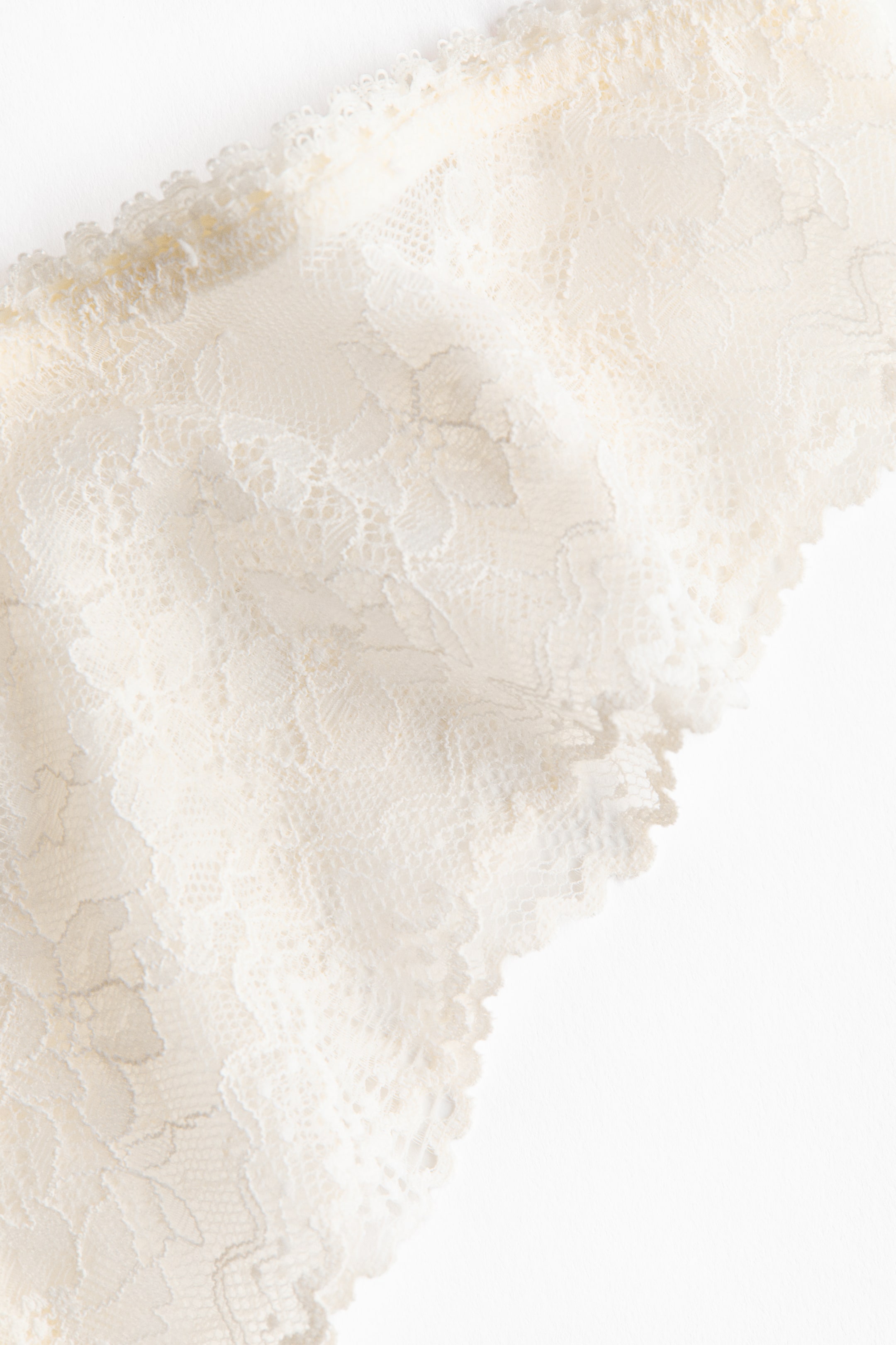 Lot de 2 culottes brésiliennes en dentelle