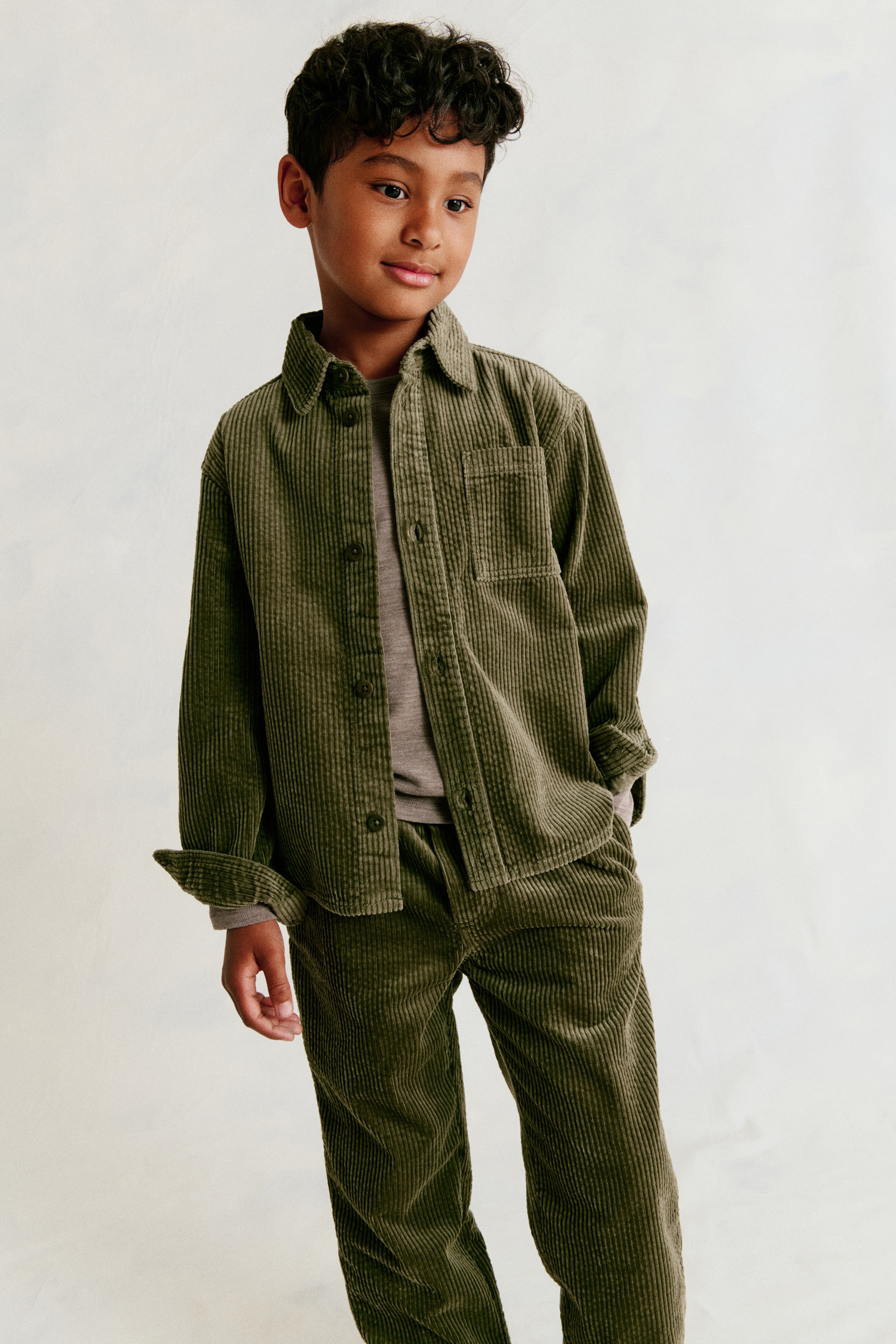 Overshirt van katoenen ribfluweelModel