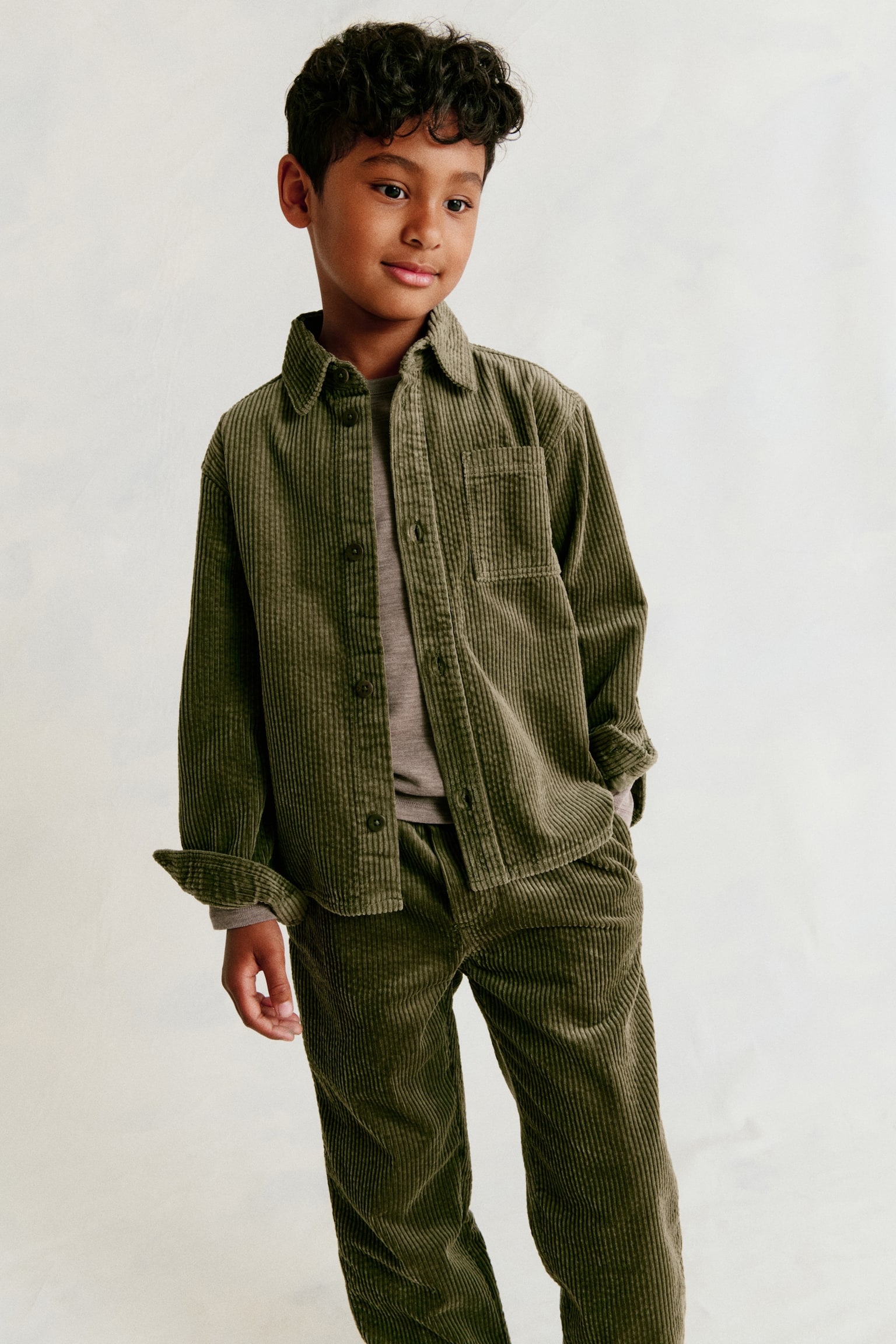 Overshirt aus Baumwollcord - Khakigrün/Matttürkis/Marineblau - 1