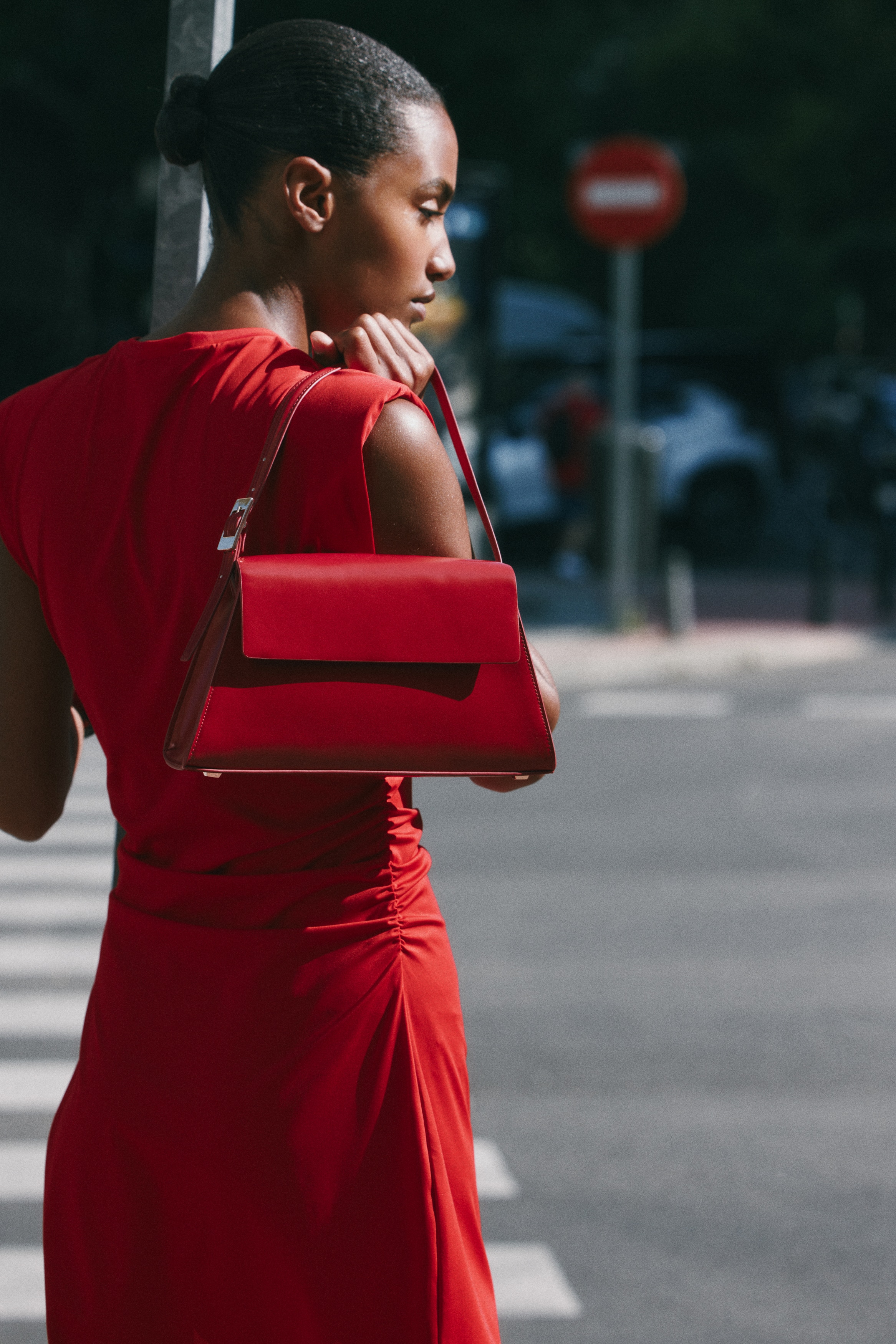 Shoulder-pad interlock dress