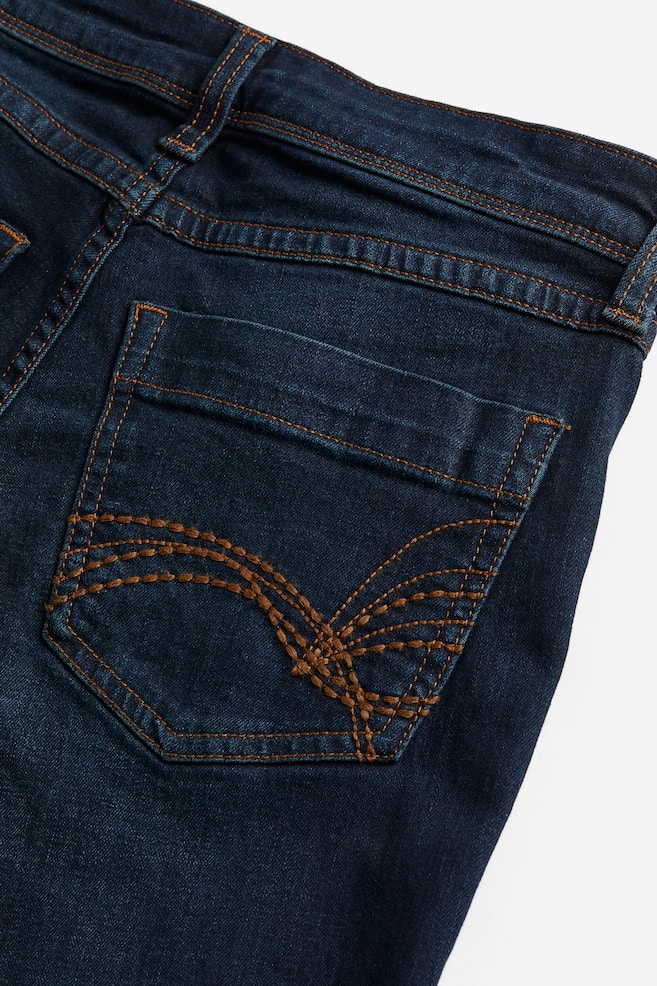 Flared Low Jeans - Mörk denimblå/Mörk denimblå/Brun/Urtvättad - 6