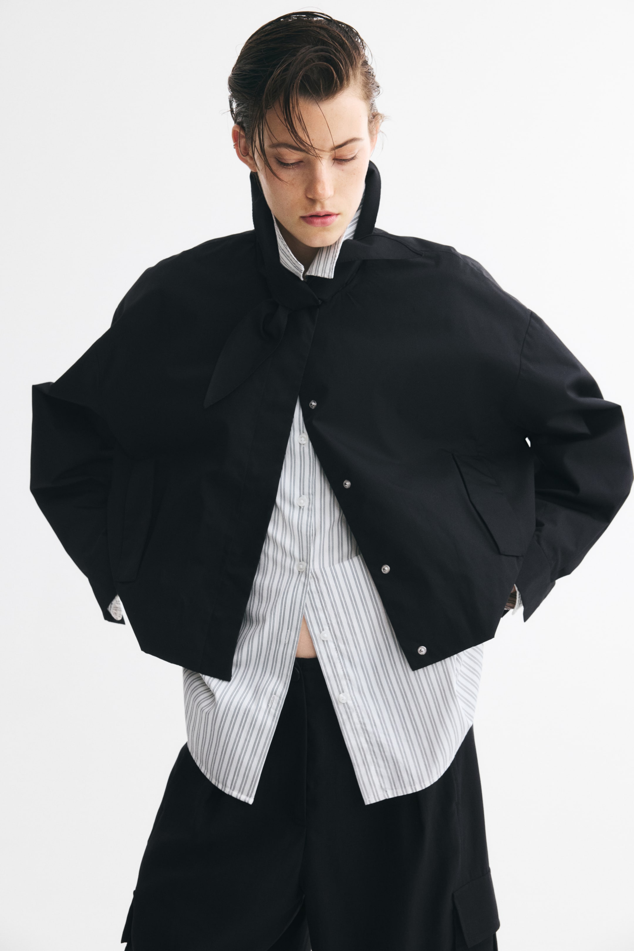 Женские куртки H&M Scarf-Collar Bubble-Hem Jacket — фото 3