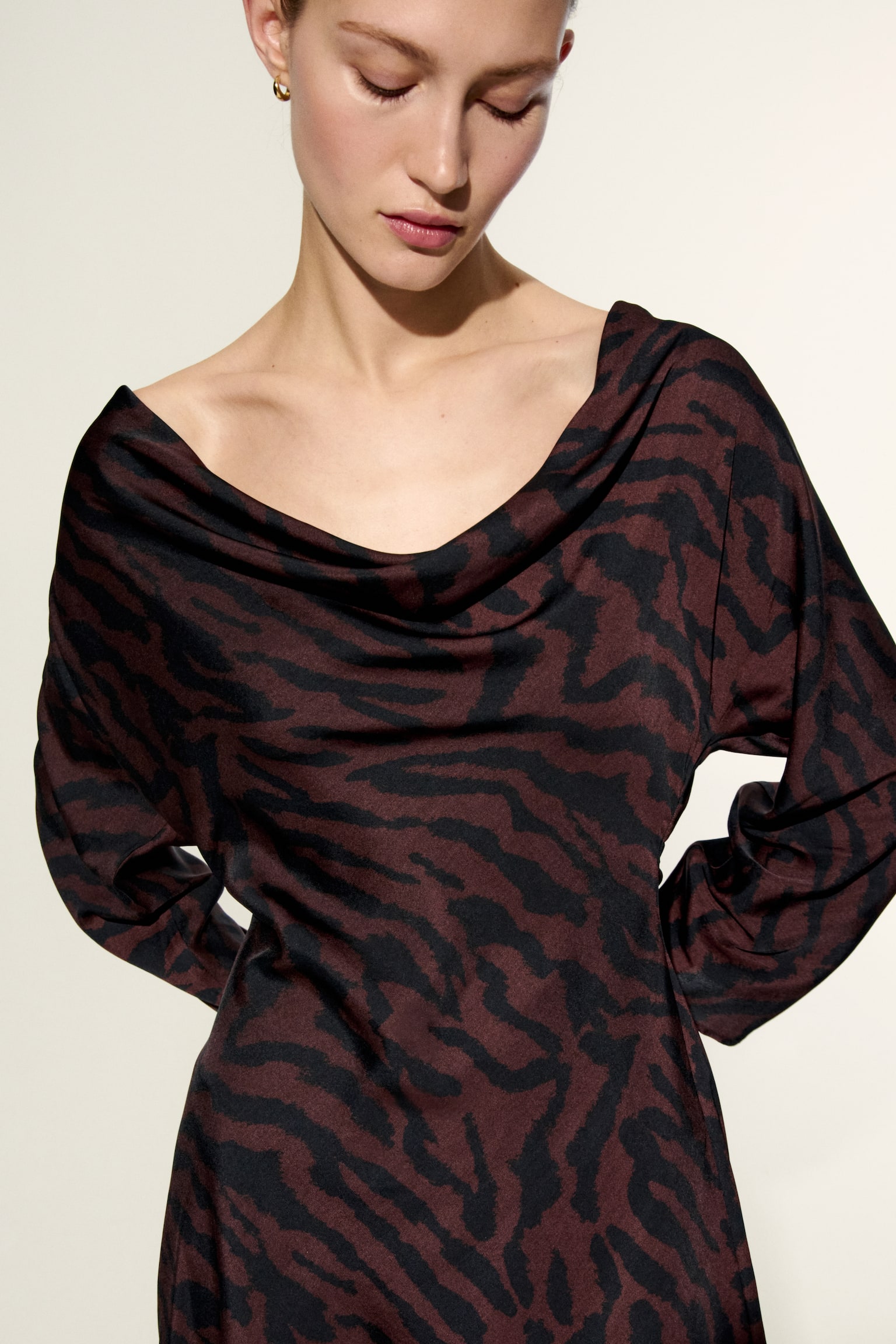 Flared-skirt cowl-neck dress - 4