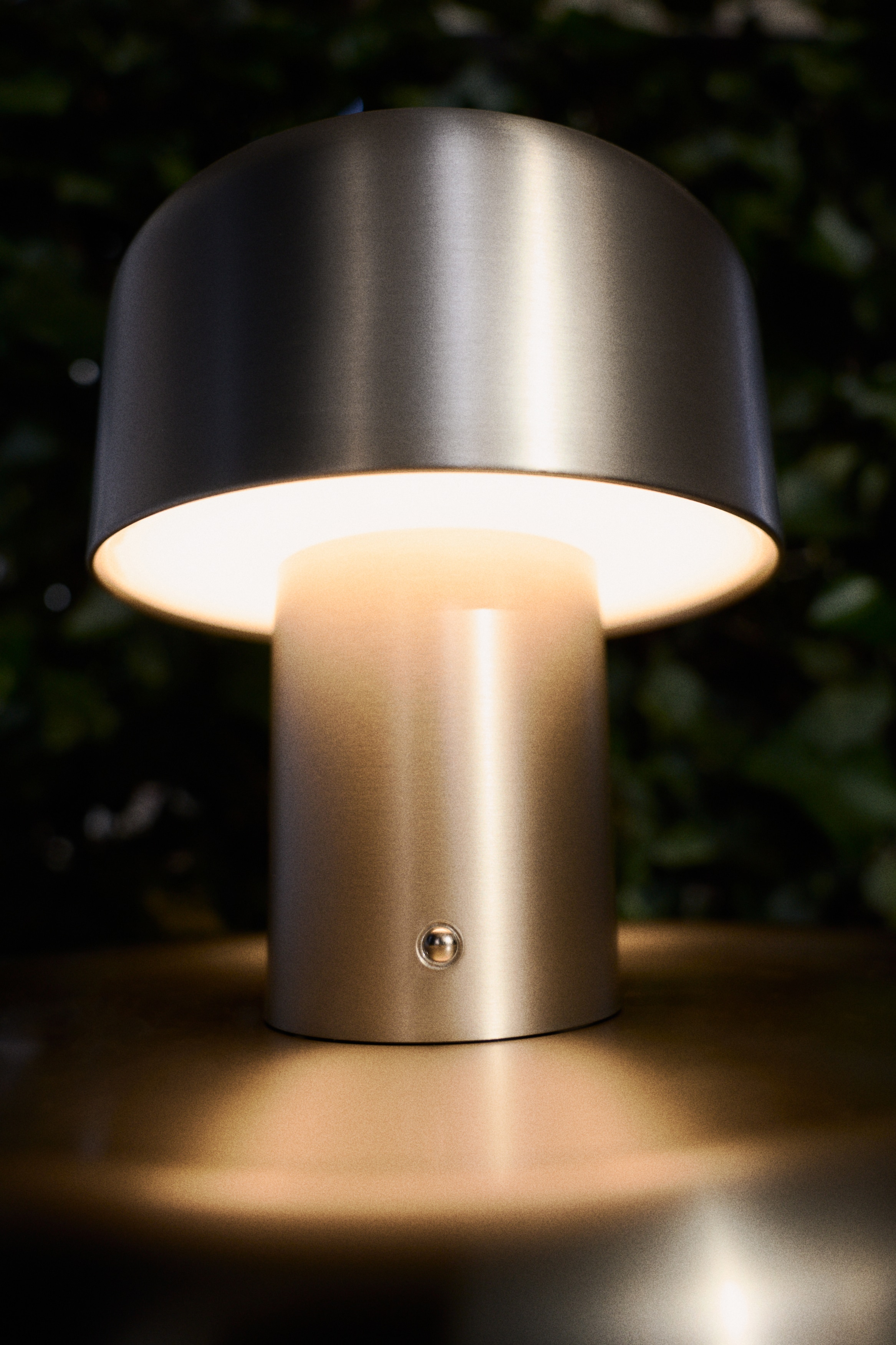 Genopladelig bordlampe - Sølv/Lys beige