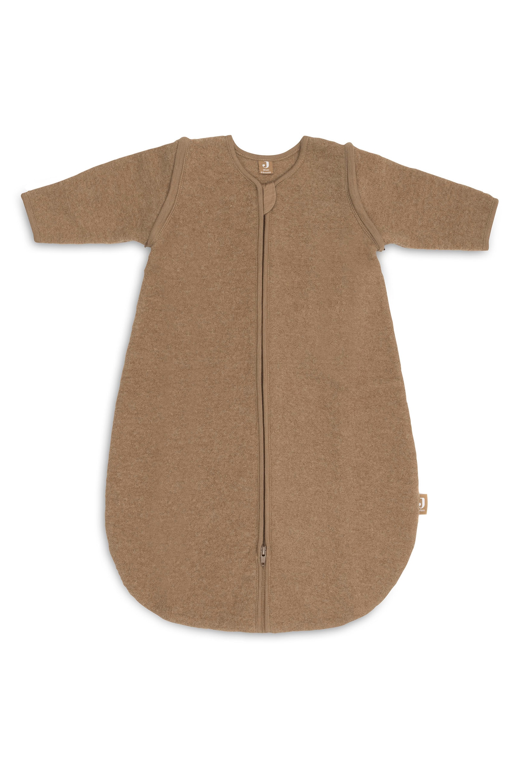 Der runde Schlafsack mit abnehmbaren Ãrmeln â Merino Wool hÃ¤ngt gefaltet Ã¼ber einer Stange und prÃ¤sentiert seinen weichen, strukturierten Wollstoff in Kamel- und CremetÃ¶nen. Die kamelfarbenen Ãrmel im Vordergrund zeigen Kanten mit ReiÃverschluss und passend eingefasste AbschlÃ¼sse, wÃ¤hrend die cremefarbene Variante dahinter mit einem kleinen, kuscheligen Schaf-Spielzeug darÃ¼ber drapiert ruht.