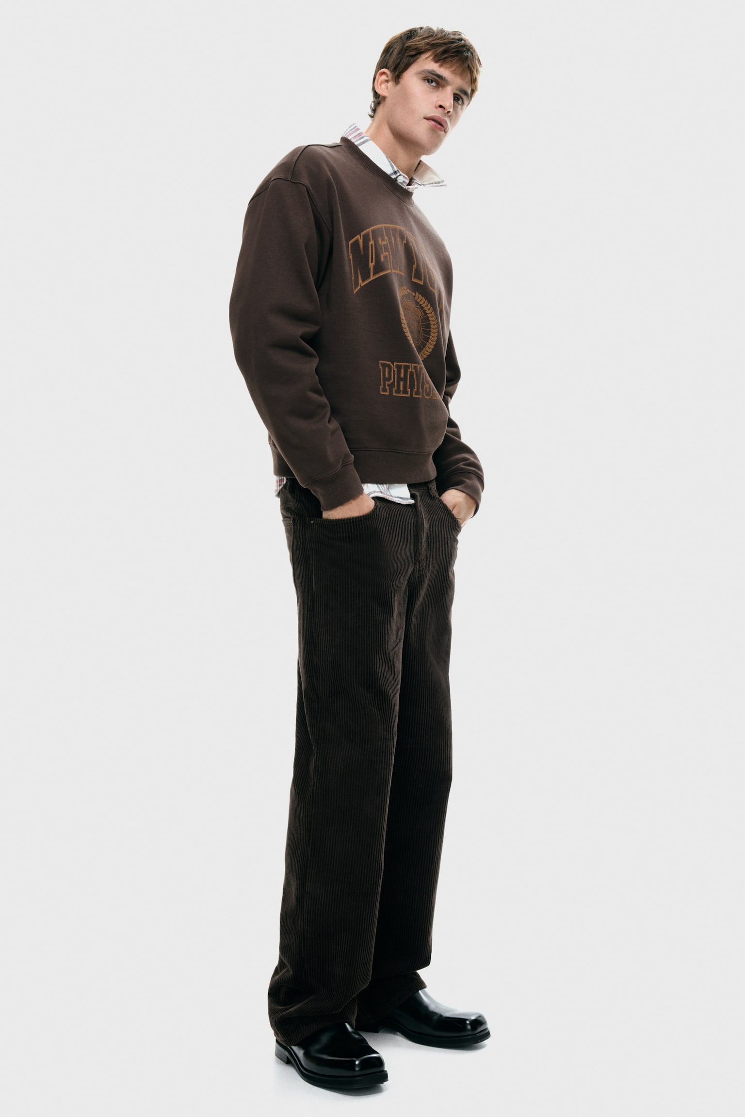 סווטשירט Loose Fit - חום כהה/New York/לבן/New York/Light grey marl/Golden/כחול נייבי/זהוב - 5